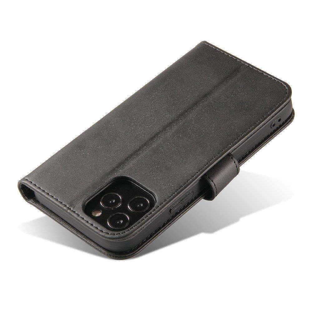 Custodia per smartphone in pelle nera chiusa con cinturino magnetico su sfondo bianco.