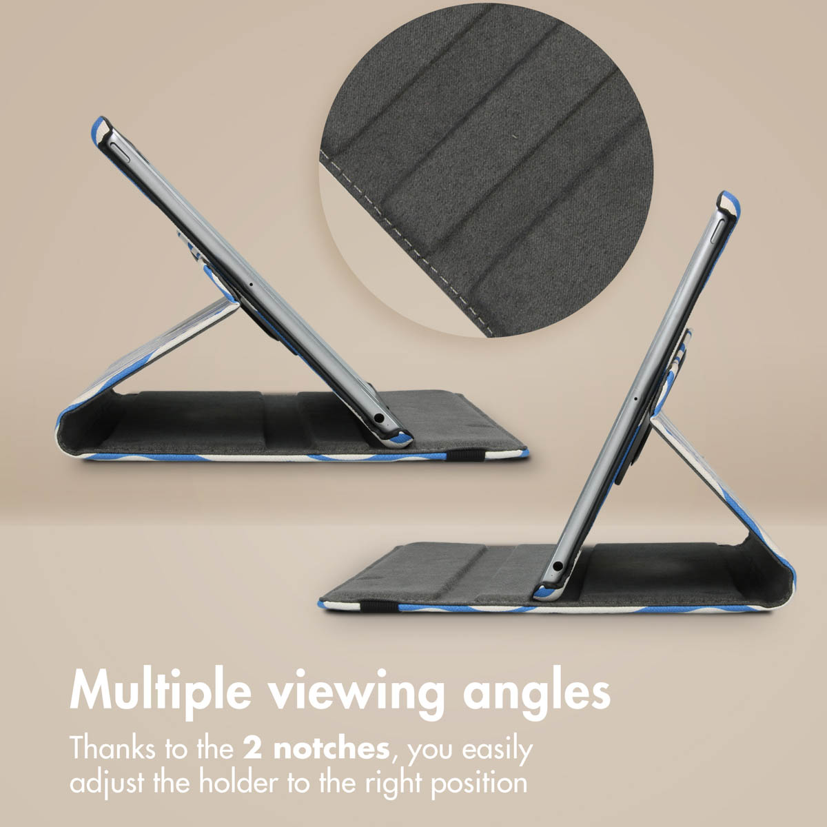 Twee tablets in blauw geprofileerde hoesjes staan in verschillende kijkhoeken.