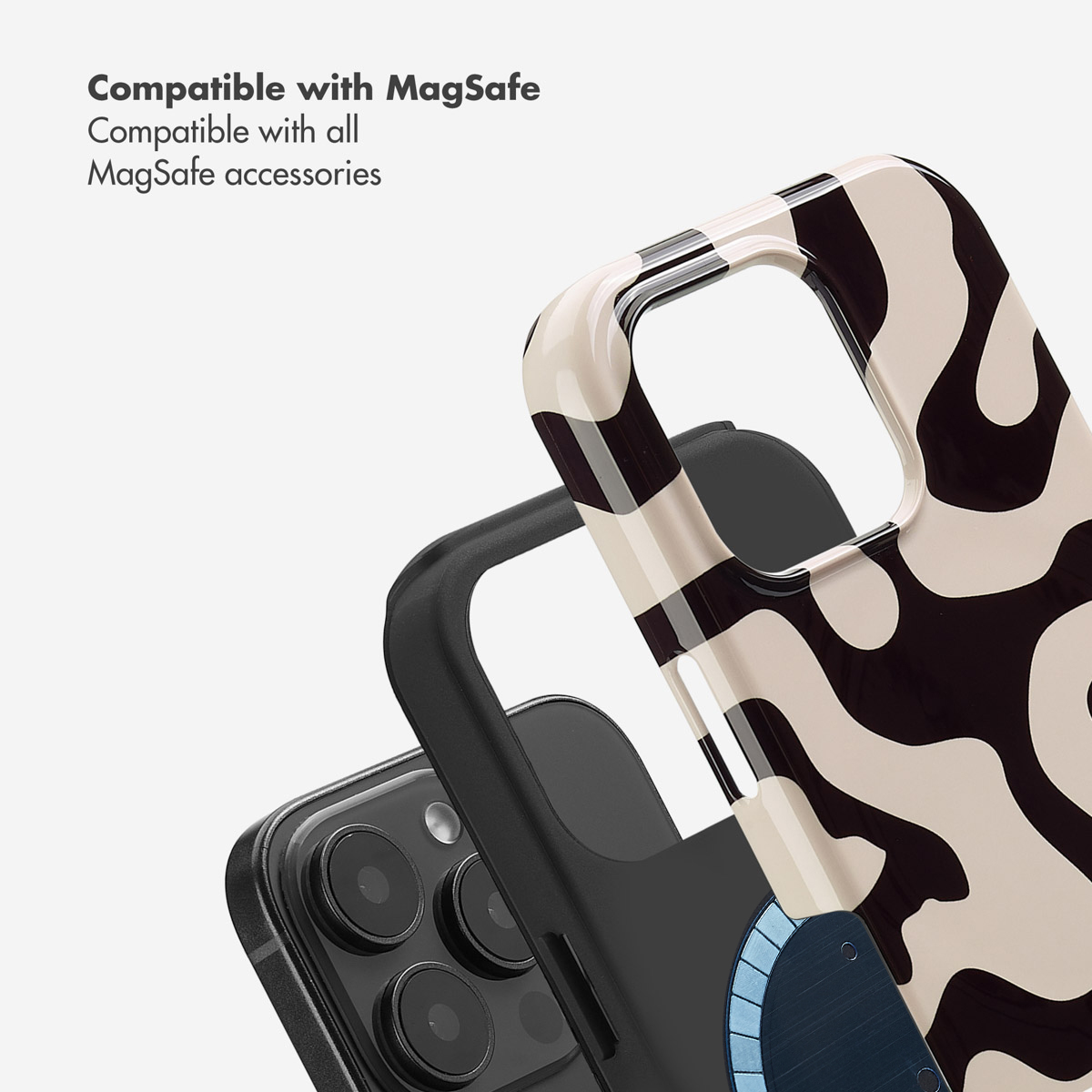 Custodia per telefono compatibile MagSafe con stampa animalier in bianco e nero, posizionata su uno smartphone nero.