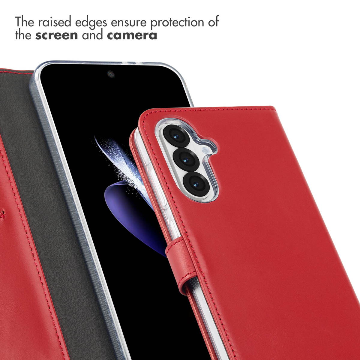 Funda de cuero rojo para smartphone con cámara triple y bordes elevados.