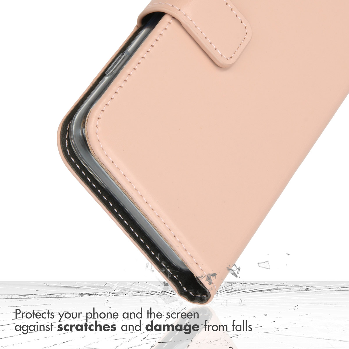 Gros plan d'un étui de téléphone en cuir rose clair sur fond de verre craquelé avec texte.