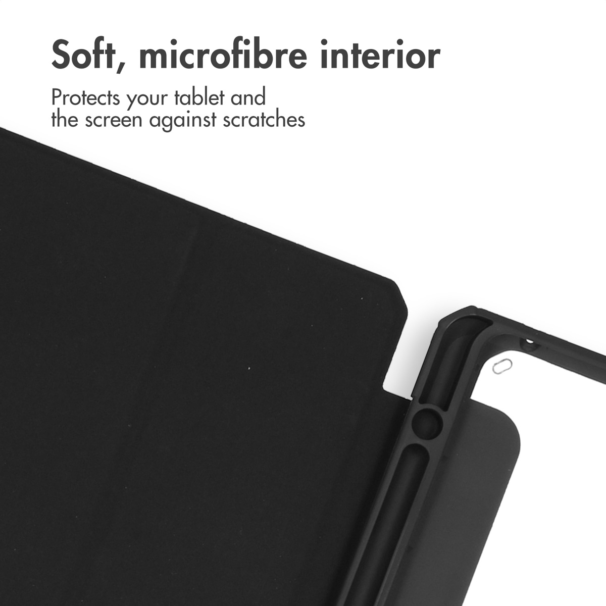 Custodia nera per tablet con morbido interno in microfibra e testo sulla protezione antigraffio.