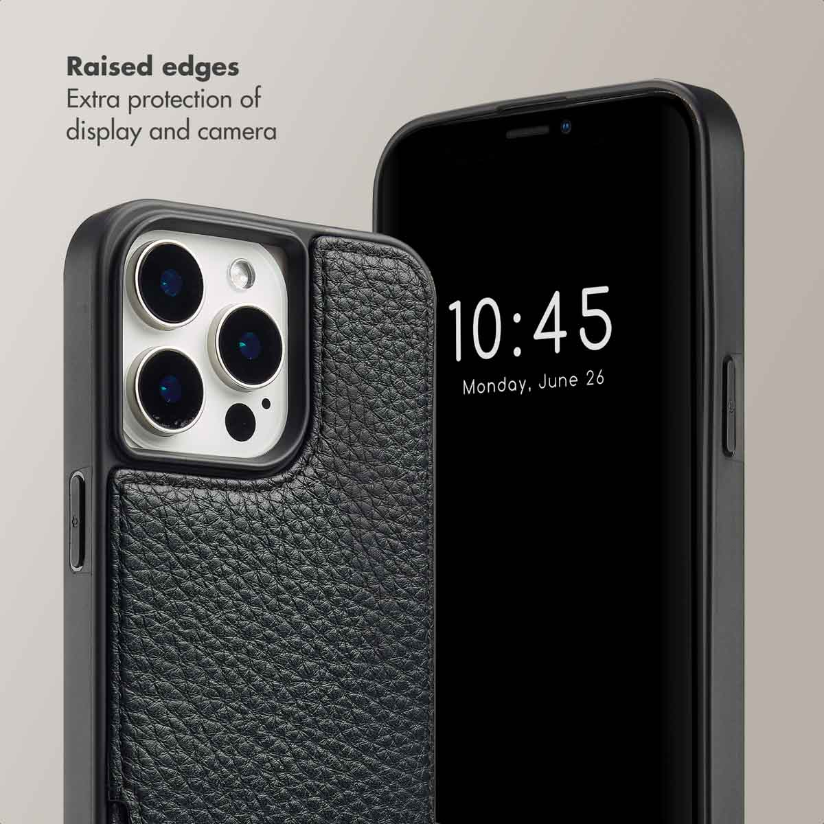 Un smartphone dans un étui en cuir noir avec des bords surélevés pour protéger l'écran et l'appareil photo.