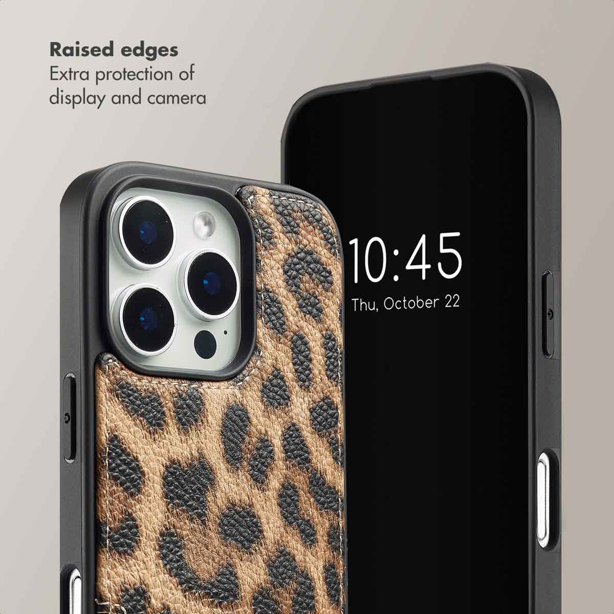 Smartphone con funda de leopardo con bordes elevados que protegen la pantalla y la cámara.