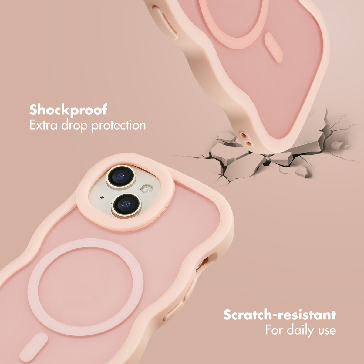 Roze telefoonhoesje met MagSafe-ring en camera-uitsparing op een roze achtergrond.