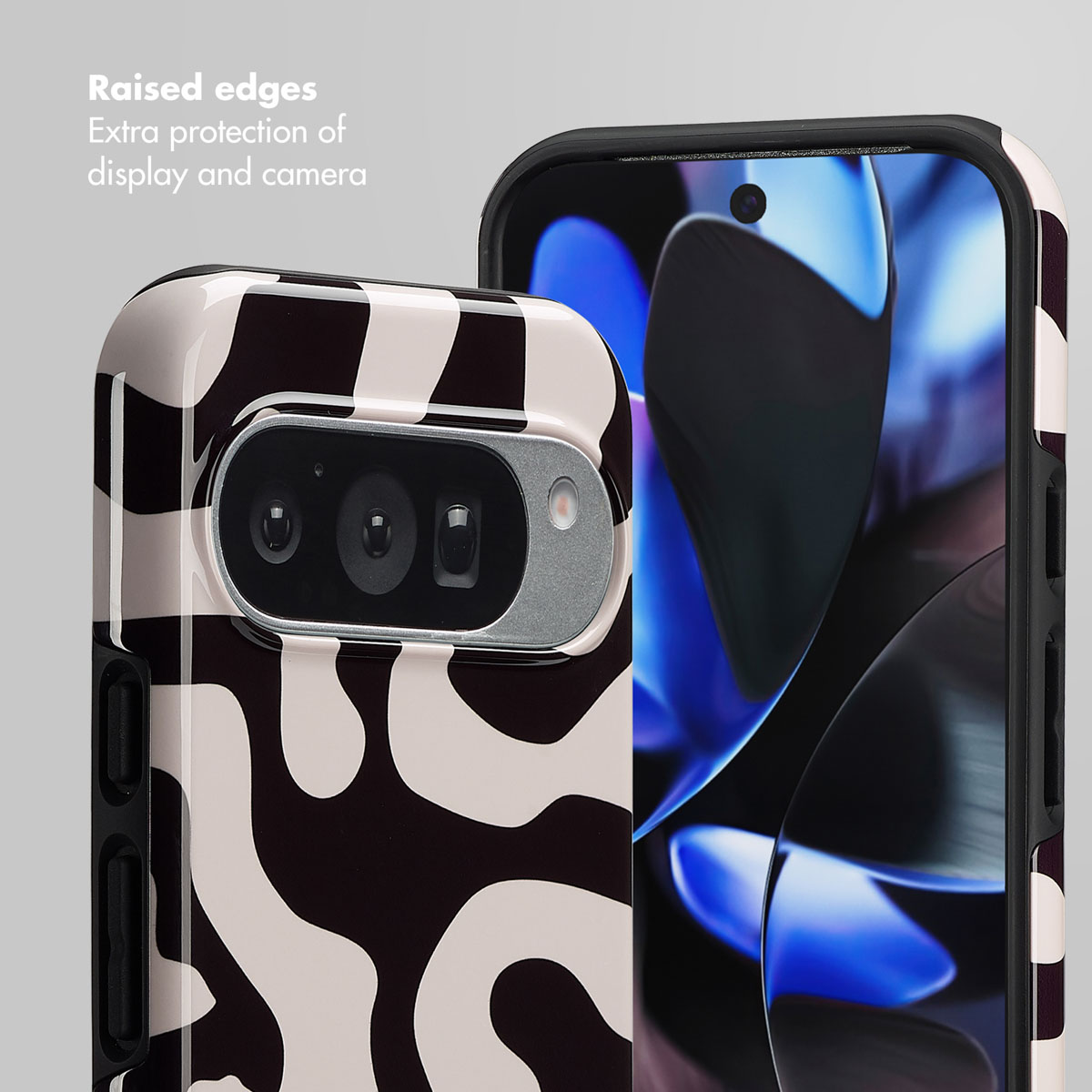 Custodia per telefono con motivo animalier bianco e nero che protegge schermo e fotocamera.