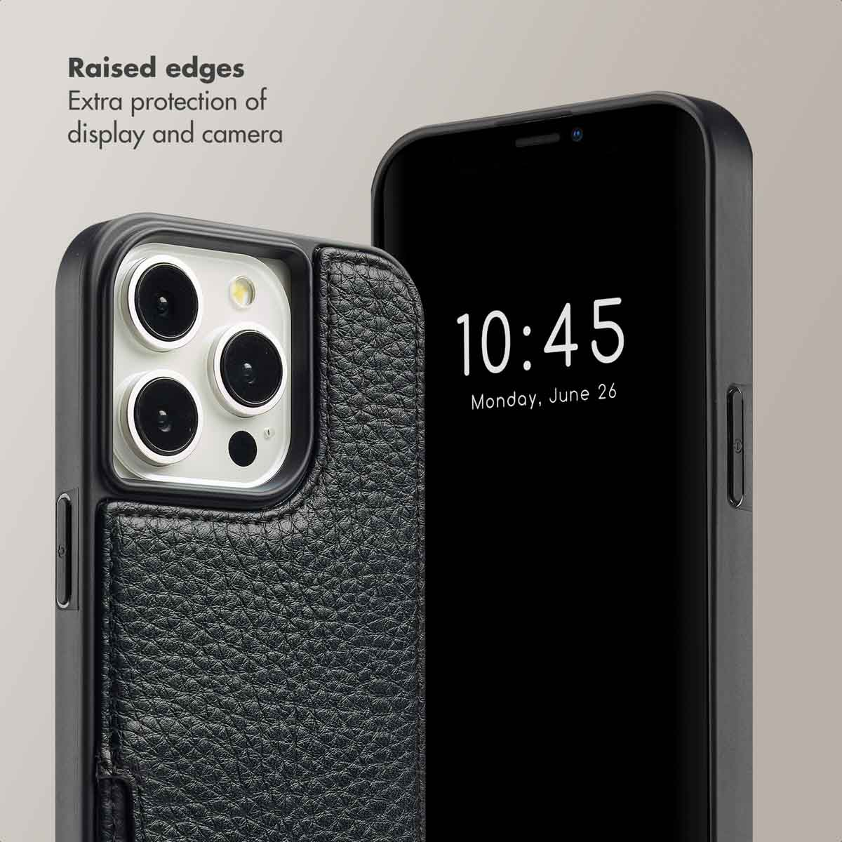 Una funda de teléfono de cuero negro que muestra un recorte de cámara y la pantalla con la fecha y la hora.