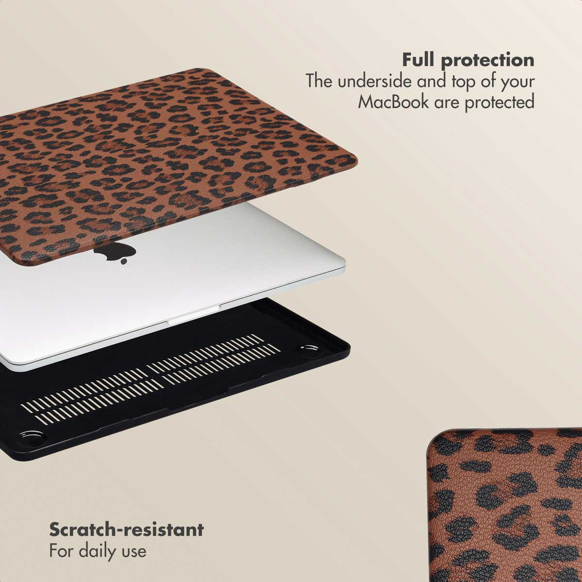 Vista despiezada de un MacBook con funda superior de leopardo y base negra protectora.
