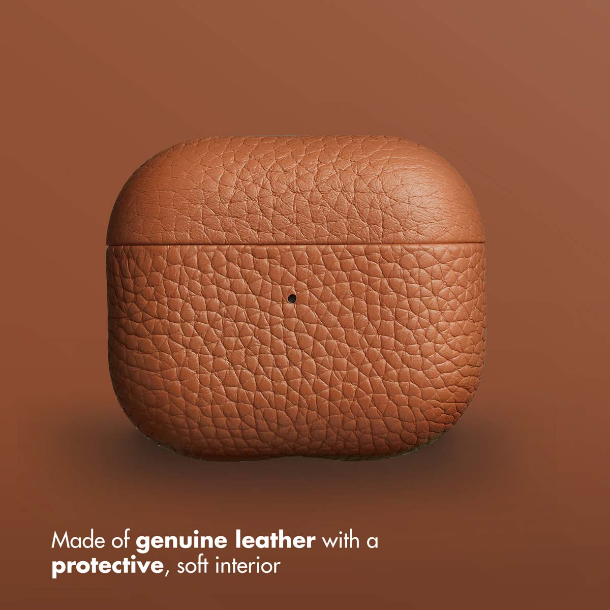 Estuche de cuero marrón para AirPods sobre fondo marrón.