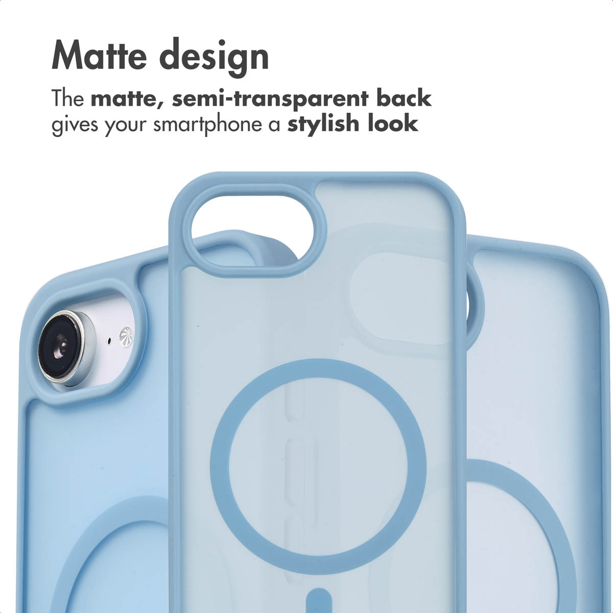 Tre cover per smartphone azzurre opache con anelli MagSafe su sfondo bianco.