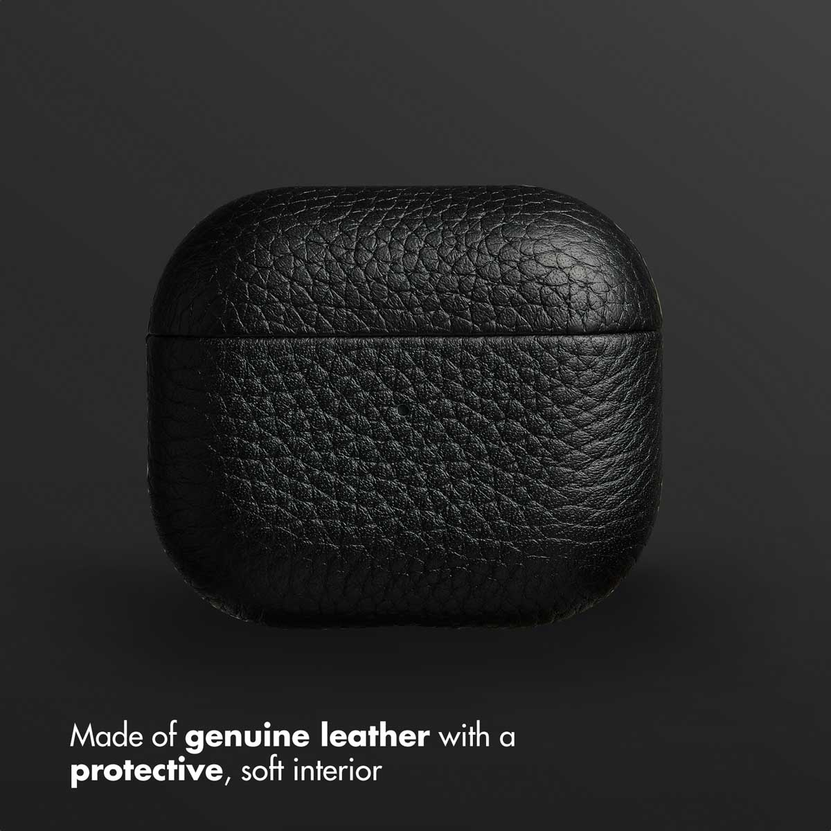 Funda de AirPods de cuero negro con interior protector y suave sobre fondo oscuro.