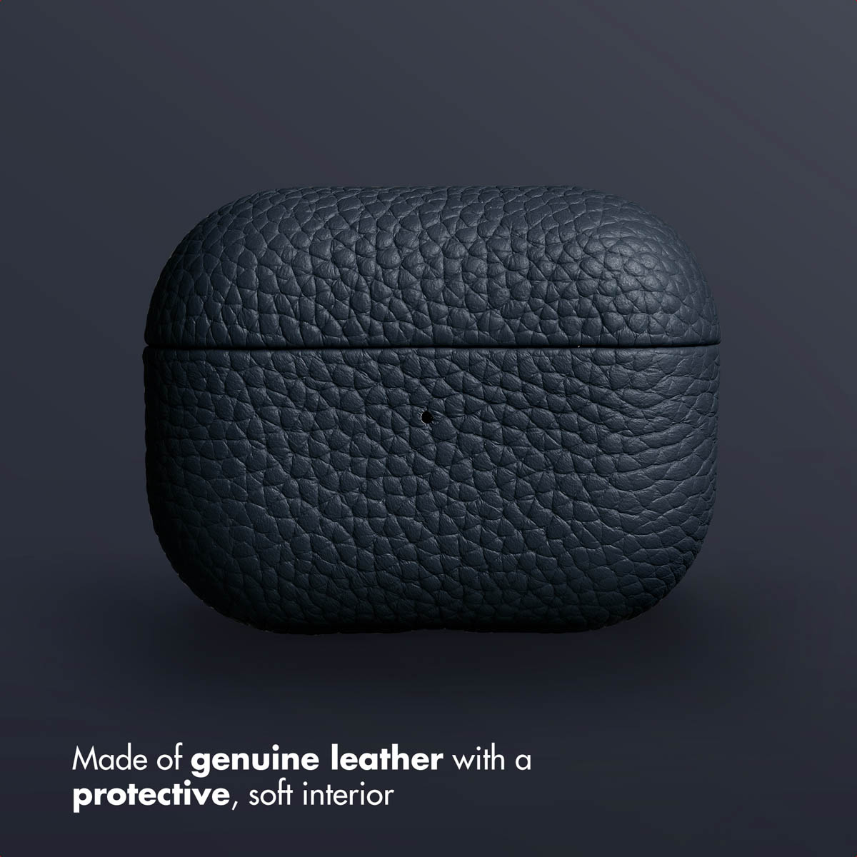 Estuche de cuero azul oscuro para AirPods sobre fondo gris con pequeña luz LED.