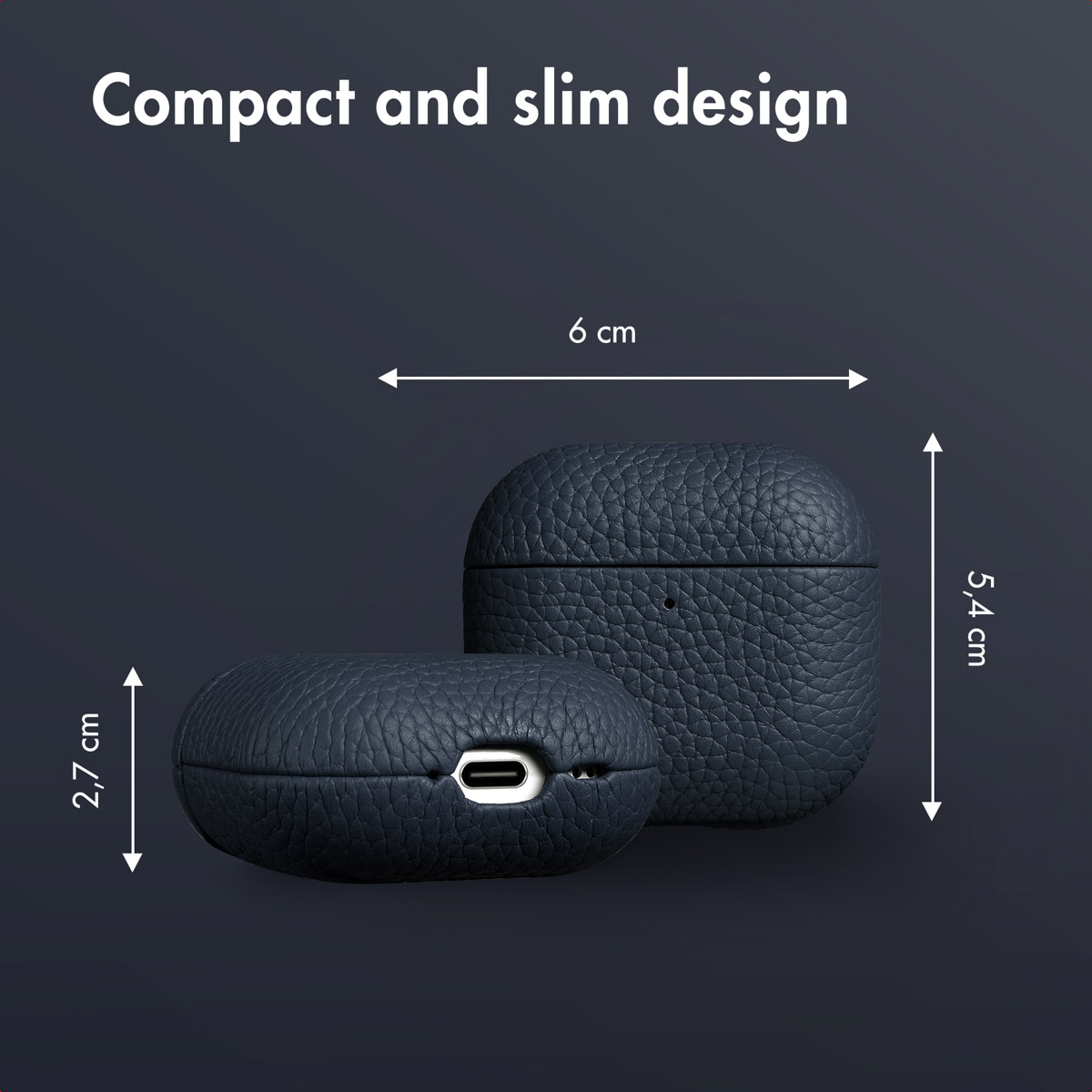 Funda de cuero azul oscuro para AirPods con marcas de dimensiones sobre fondo oscuro.