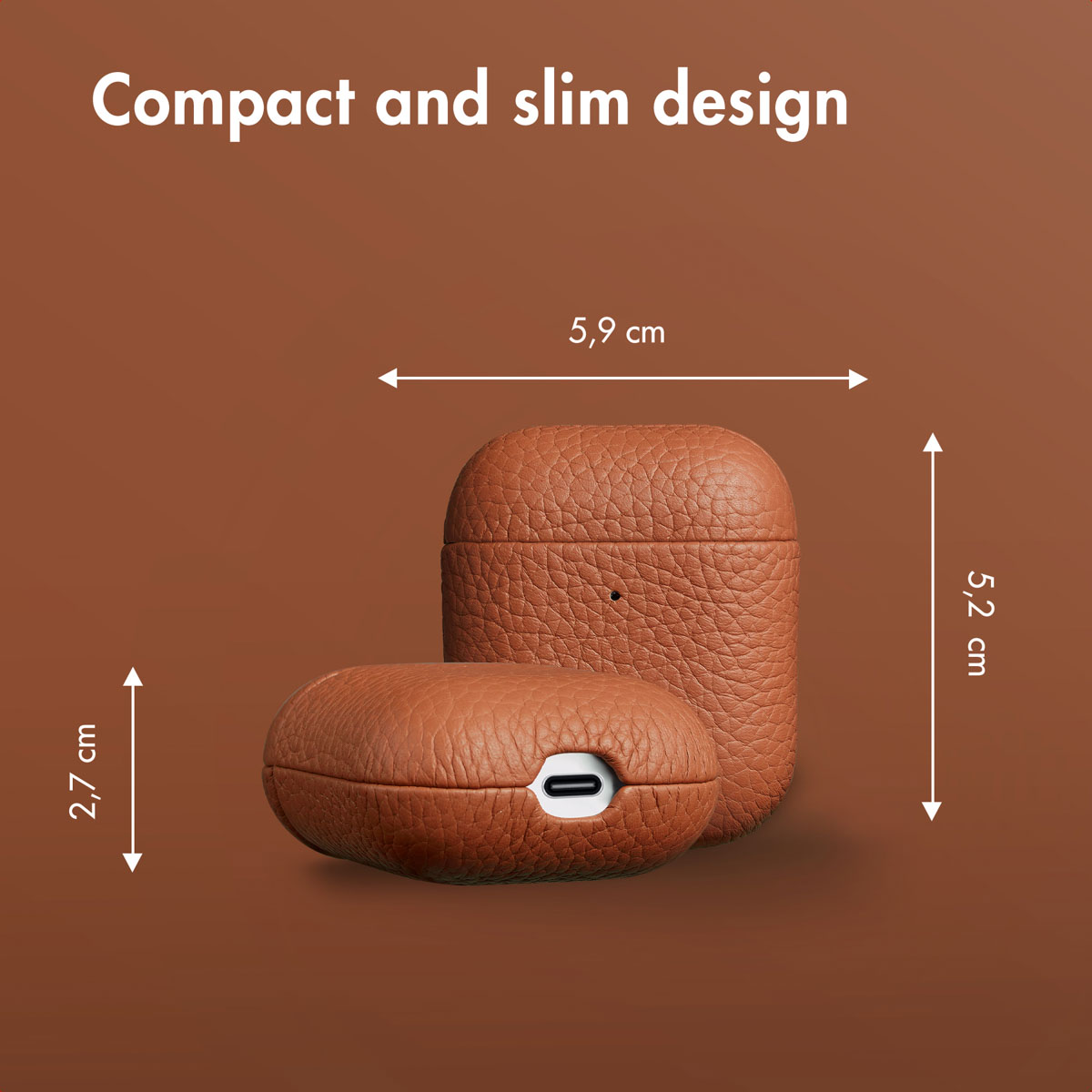 Diseño compacto y delgado de una funda de cuero marrón para AirPods con dimensiones.