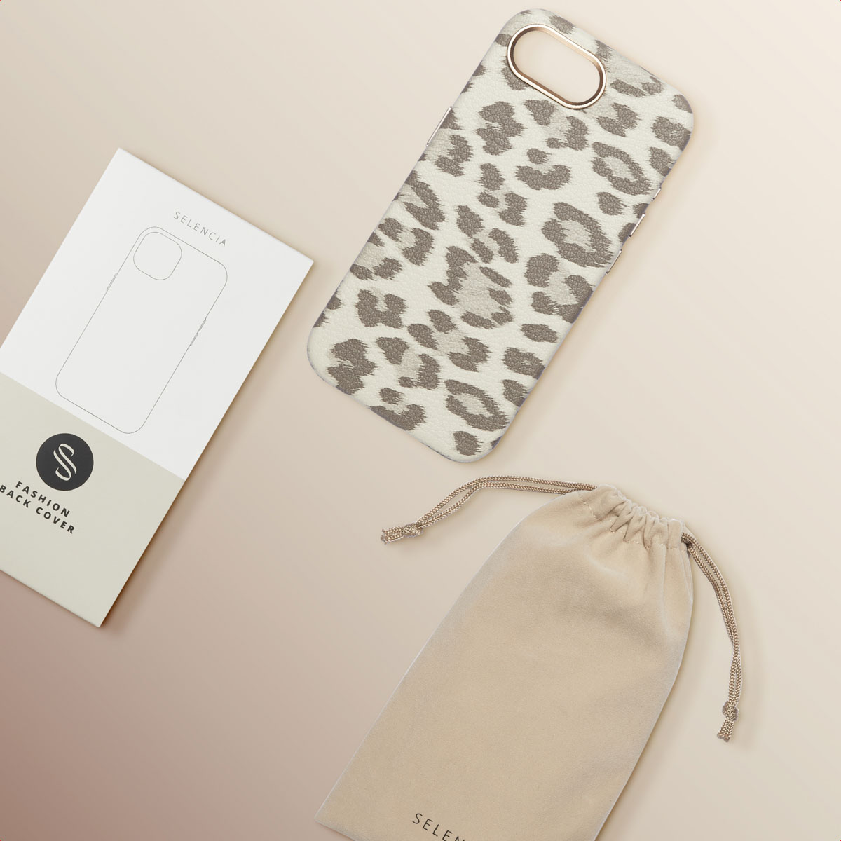 Cover per telefono leopardata, sacchetto e confezione su sfondo chiaro.