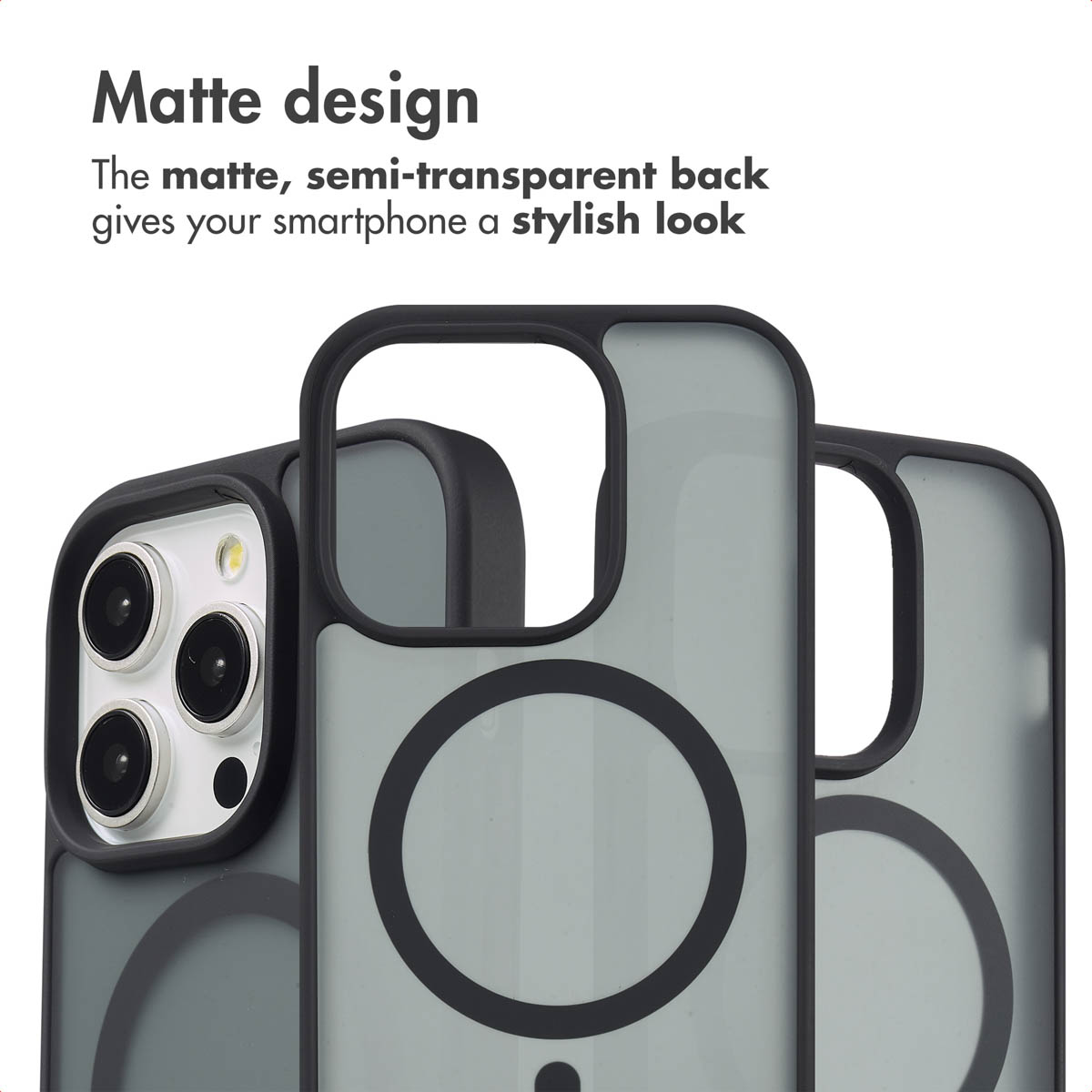 Tre cover per smartphone opache e semi-transparenti con bordi neri e anelli MagSafe su sfondo bianco.