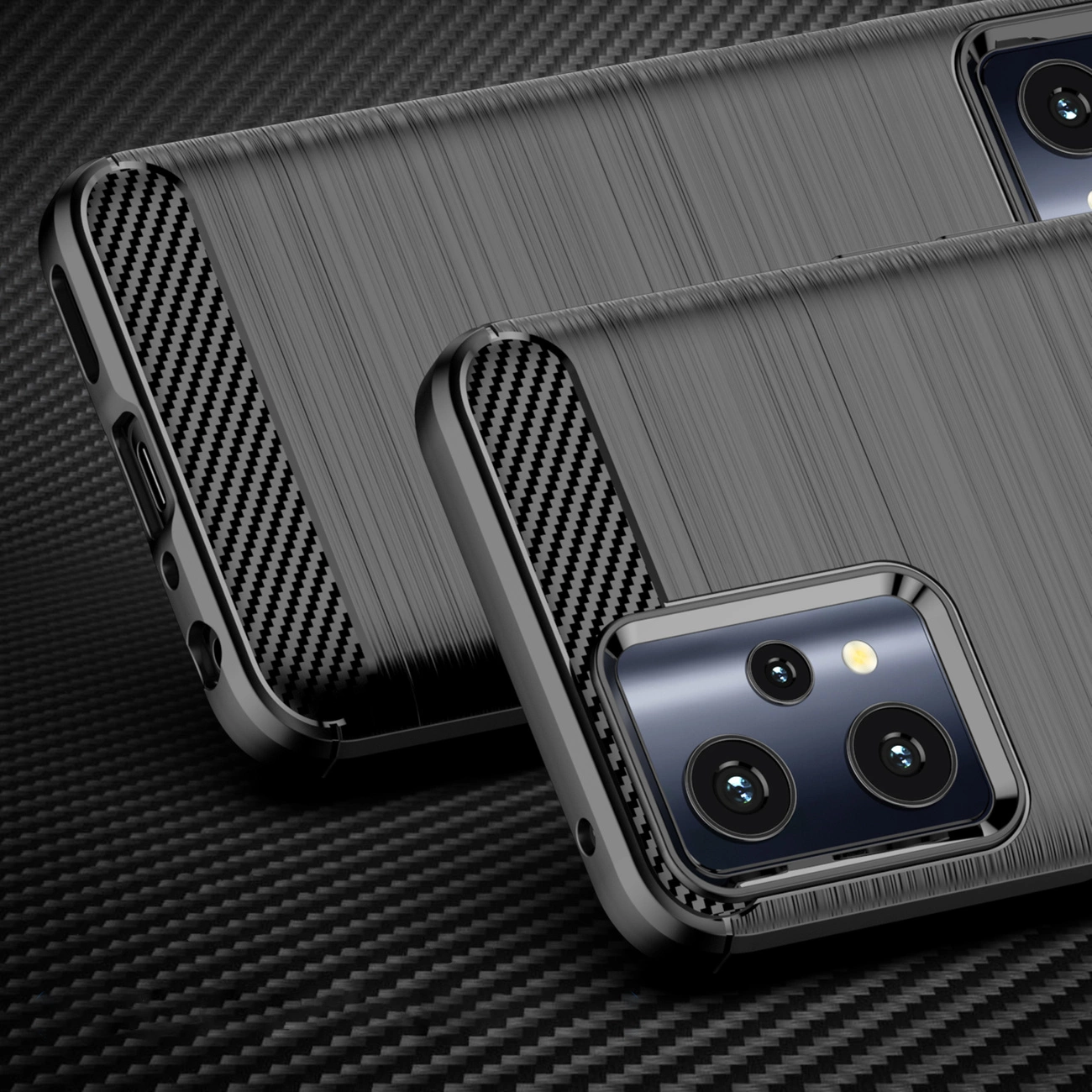 Due cover per telefono nere con texture in fibra di carbonio su superficie strutturata.