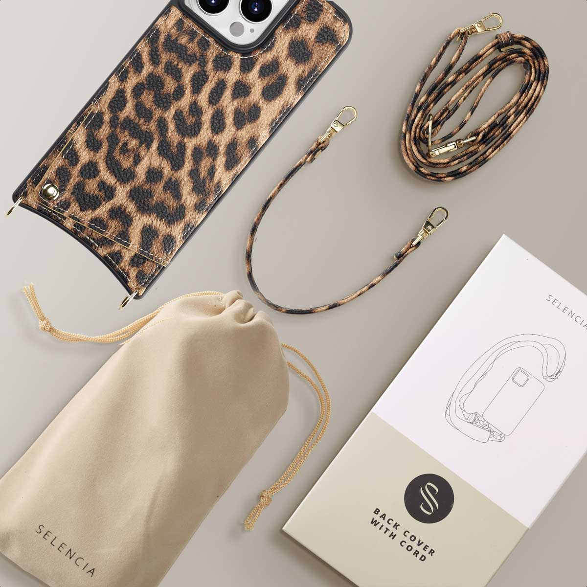 Coque de téléphone léopard avec deux cordons, une pochette et un emballage.