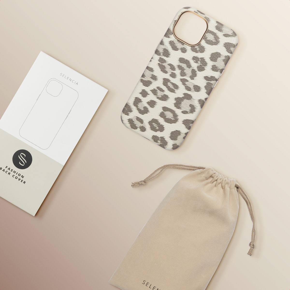 Cover per cellulare leopardata, confezione e sacchetto beige su fondo beige.