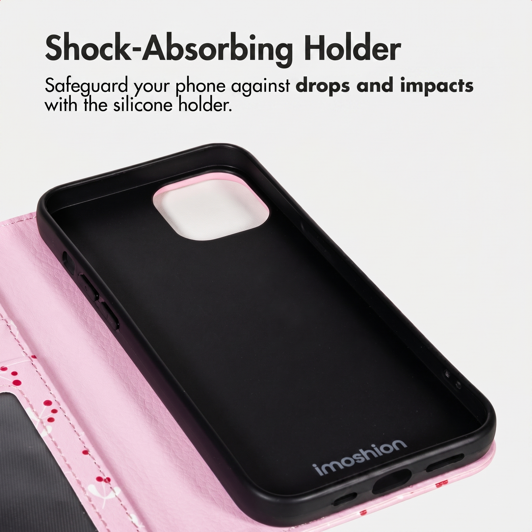 Een zwarte, schokabsorberende siliconen telefoonhoes in een roze hoesje met kersenmotief en tekst erboven.