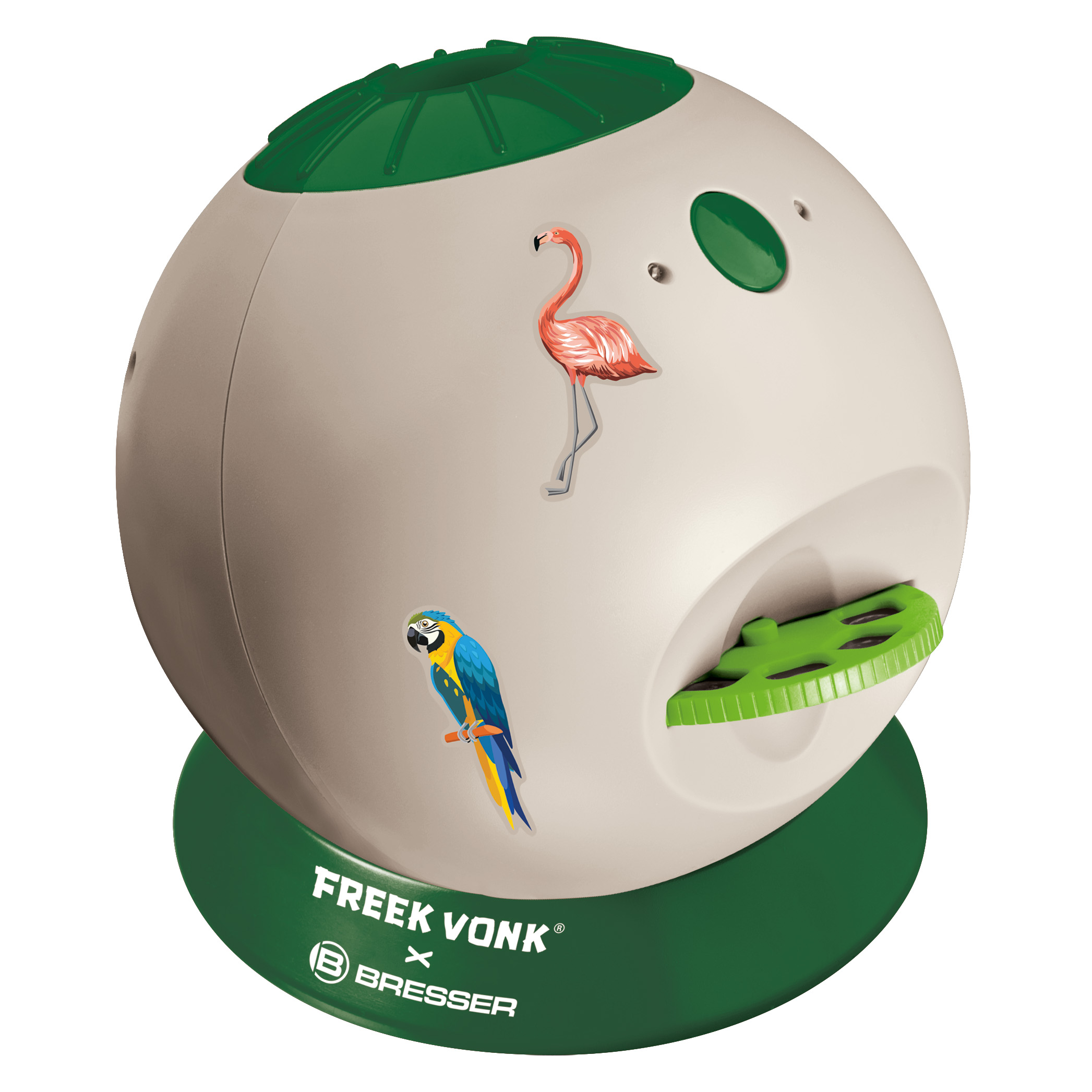 Un proyector de globo Bresser Freek Vonk beige y verde con pegatinas de flamenco y loro sobre fondo blanco.