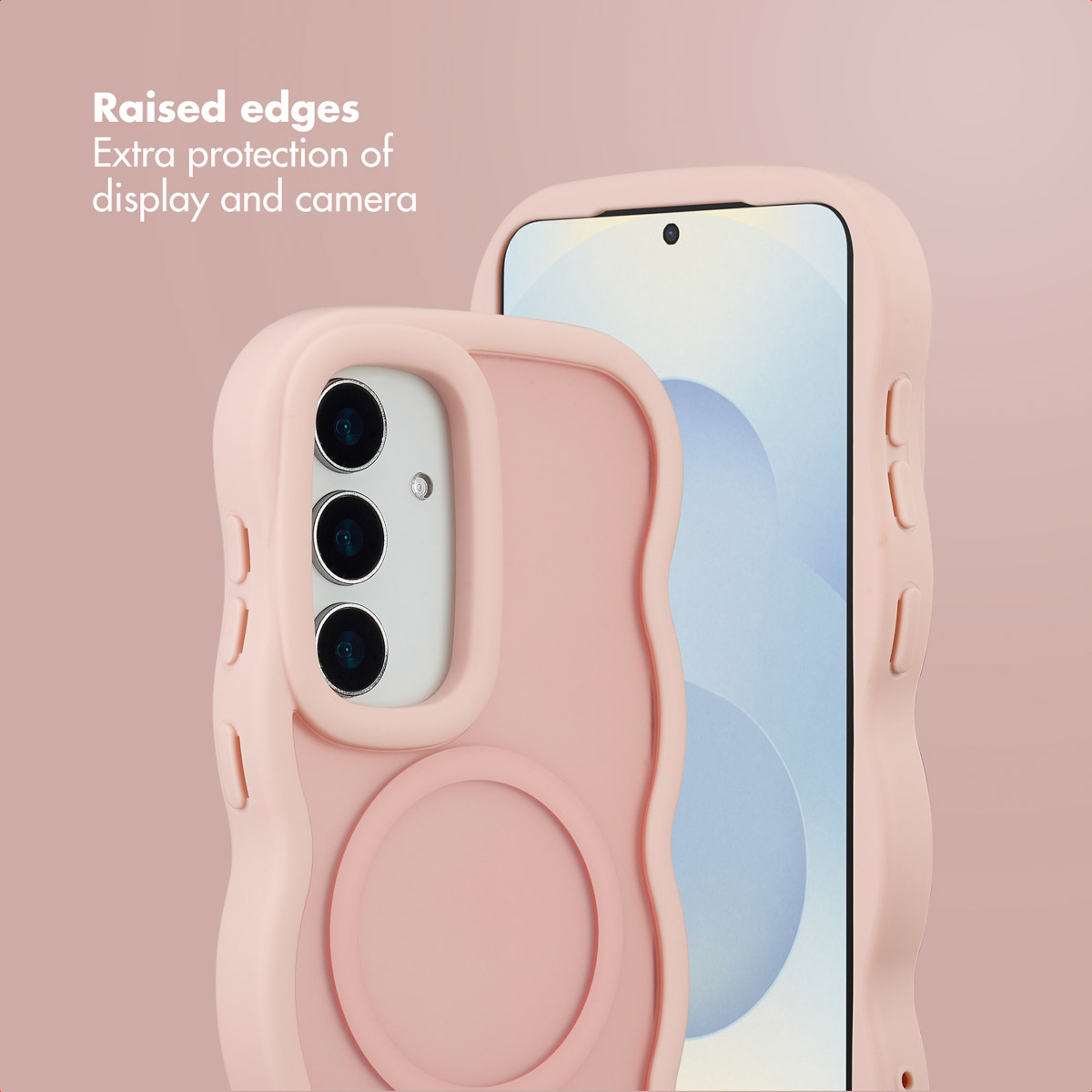 Due cover per telefono rosa con bordi ondulati, che mostrano una protezione rialzata per schermo e fotocamera.