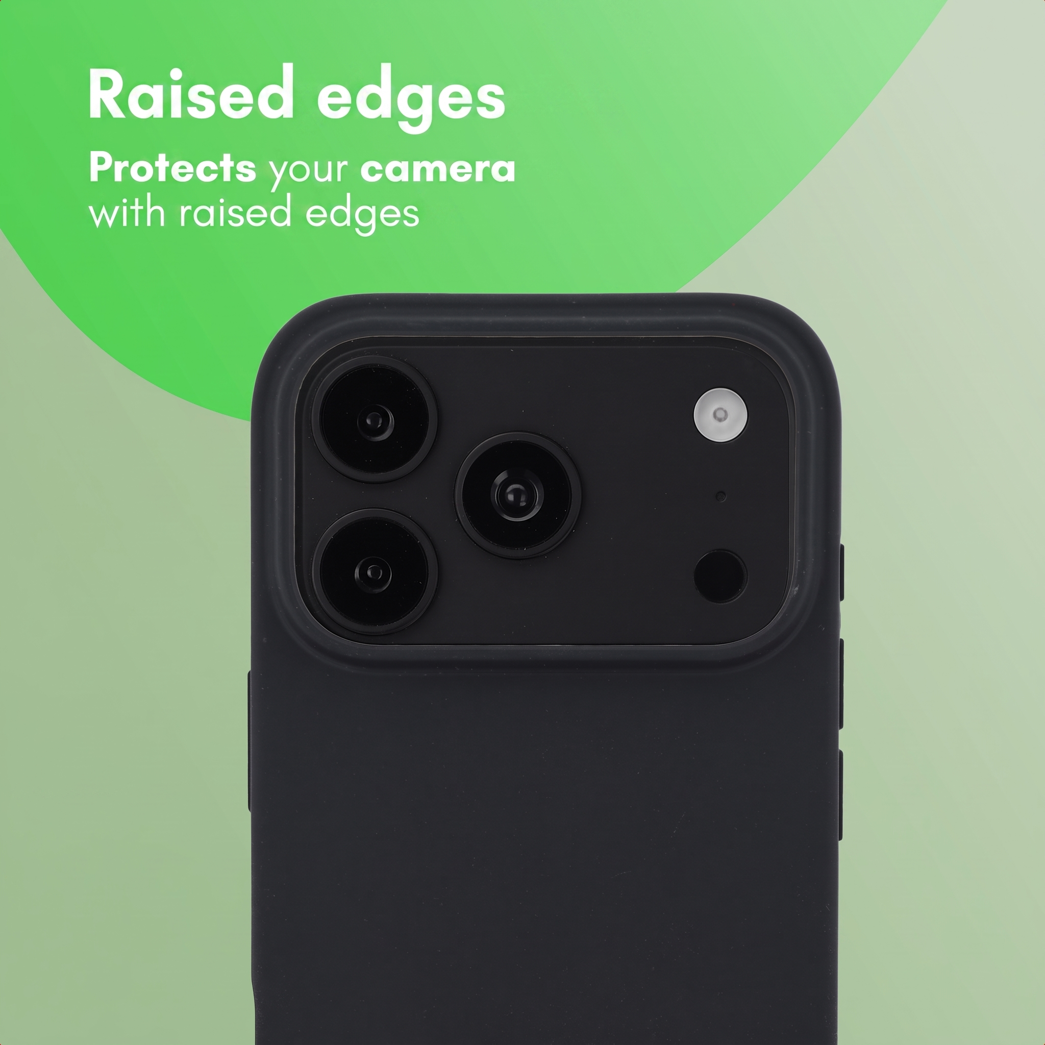 Custodia per smartphone nera con bordi rialzati per proteggere le lenti, su sfondo verde chiaro.