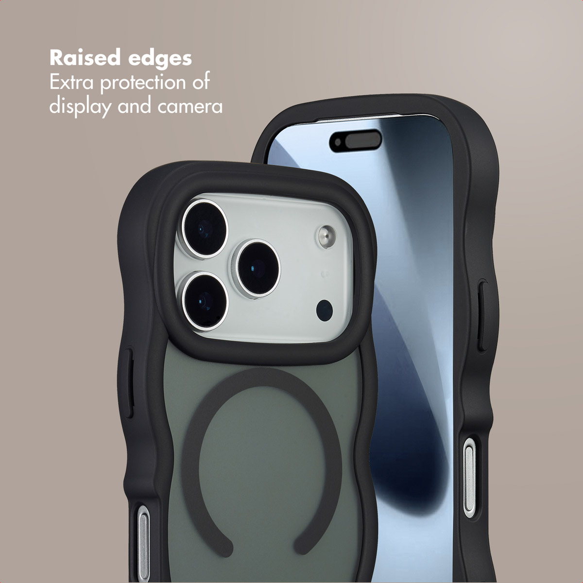 Los bordes elevados ofrecen protección adicional para la pantalla y la cámara de un smartphone con funda negra.