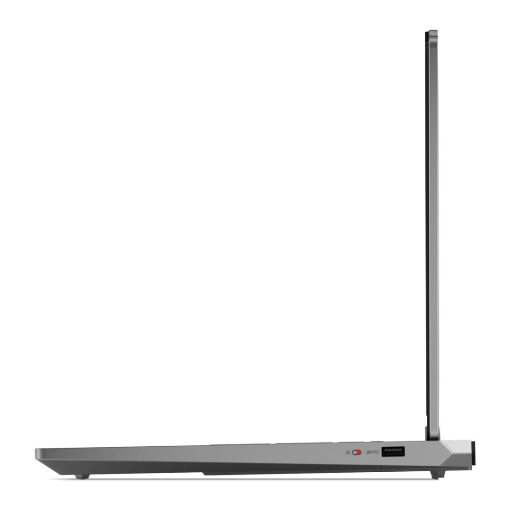 Widok z boku cienkiego szarego laptopa z otwartym ekranem, portem USB i czerwonym przełącznikiem.