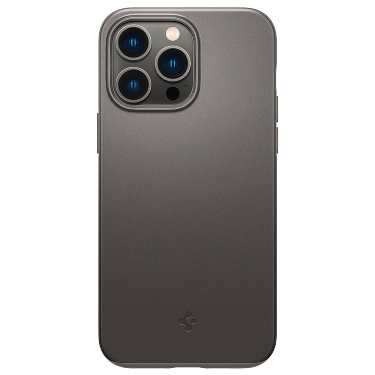 Tył nowoczesnego smartfona w matowym szarym etui z potrójnym aparatem w lewym górnym rogu.
