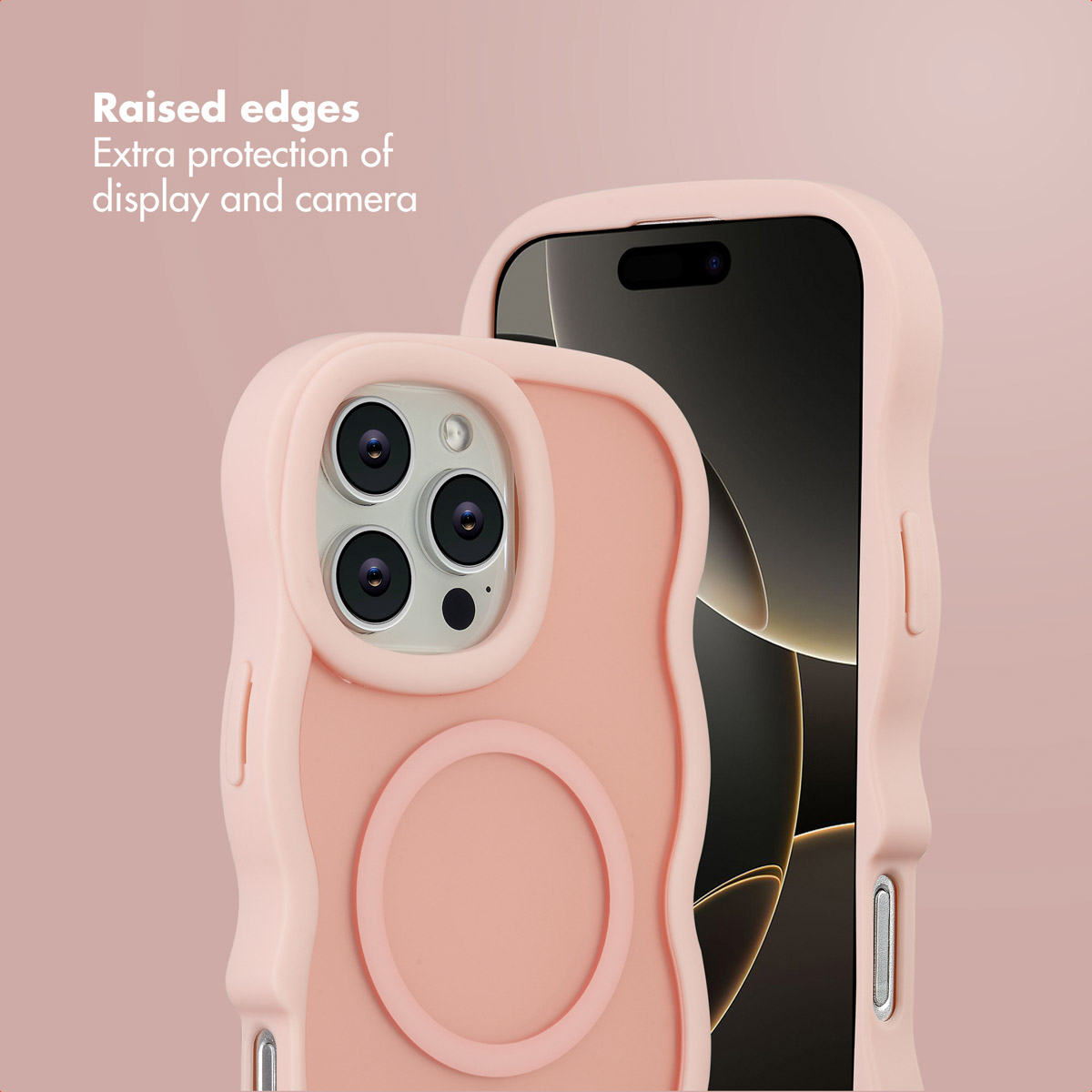 Deux coques de téléphone roses et ondulées sur fond rose, avec bords surélevés pour protéger l'écran et la caméra.