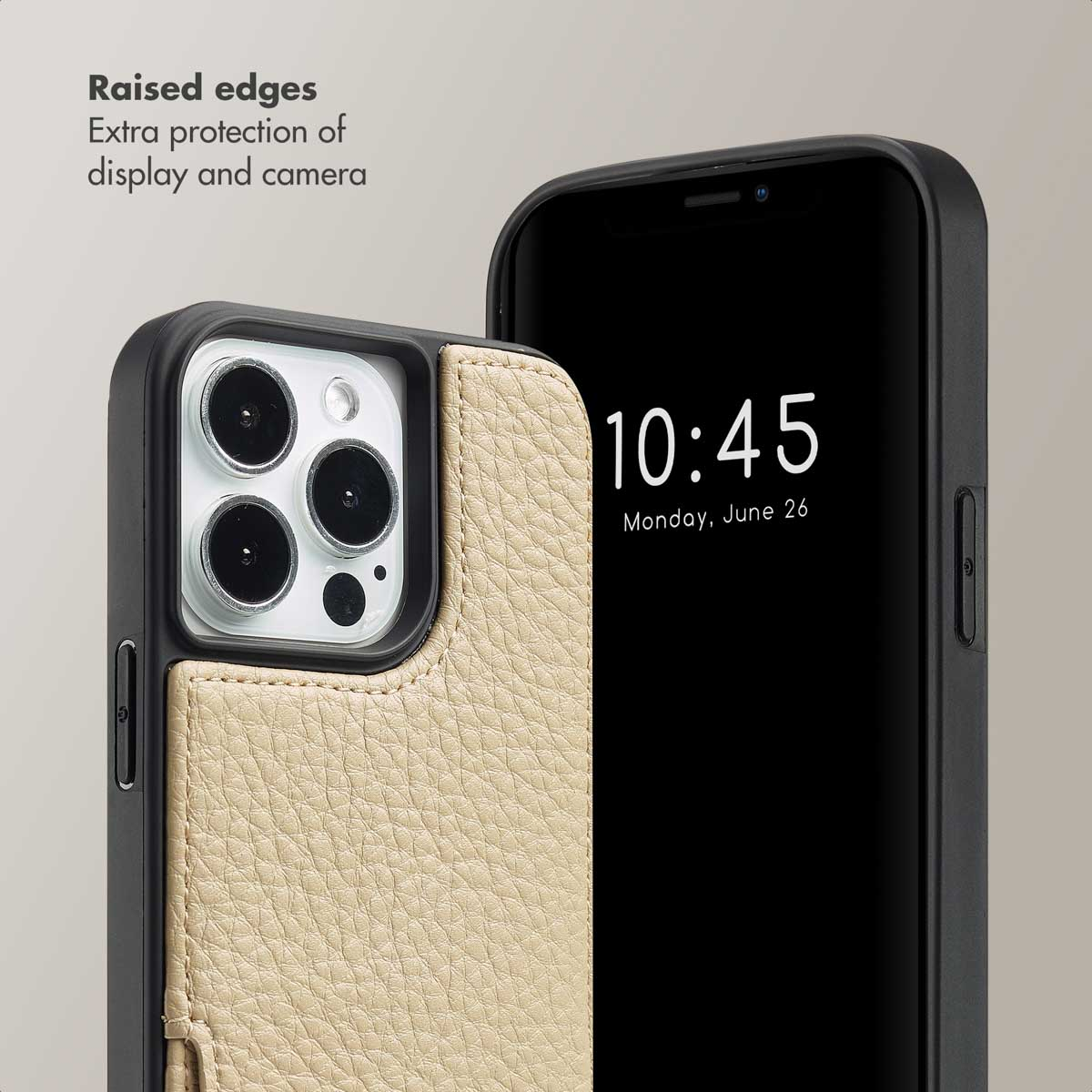 Smartphone negro en funda de cuero beige, destacando bordes elevados para proteger pantalla y cámara.