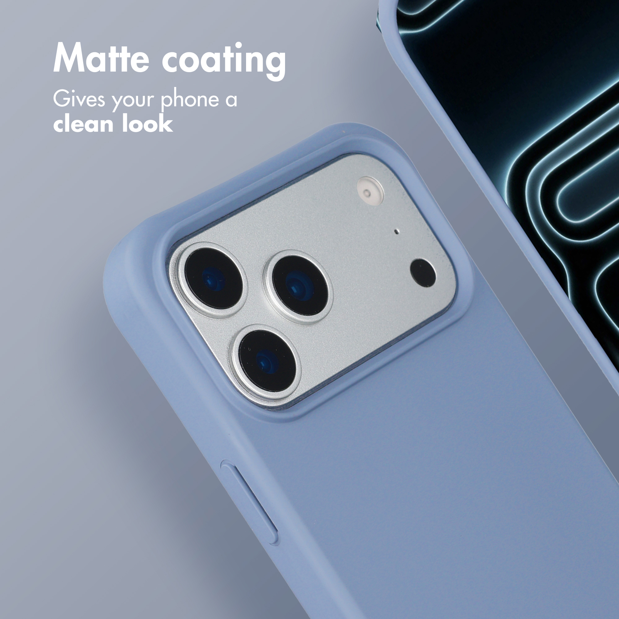 Una cover per smartphone azzurra con finitura opaca mostra il triplo modulo fotocamera su sfondo grigio.