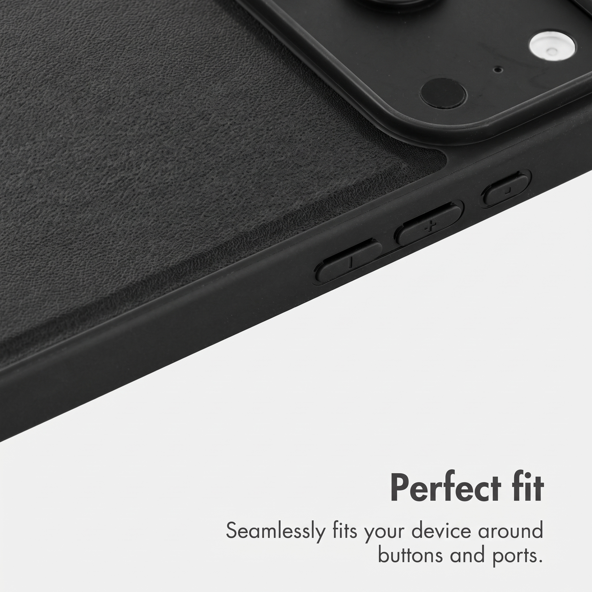 Gros plan d'une coque de téléphone noire avec des boutons précis et une découpe pour l'appareil photo.