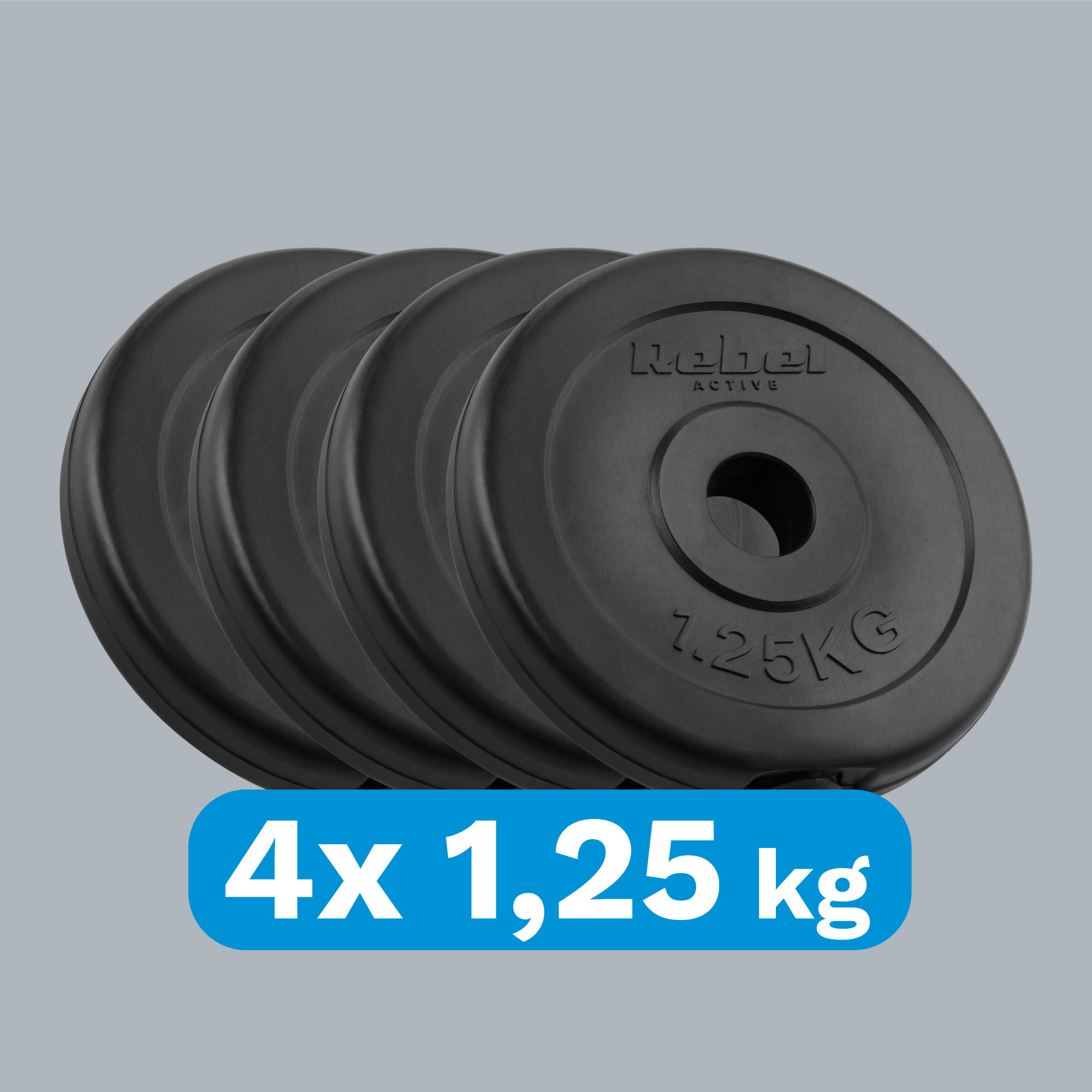 Cztery czarne talerze obciążeniowe po 1,25 kg z napisem Rebel Active na szarym tle.