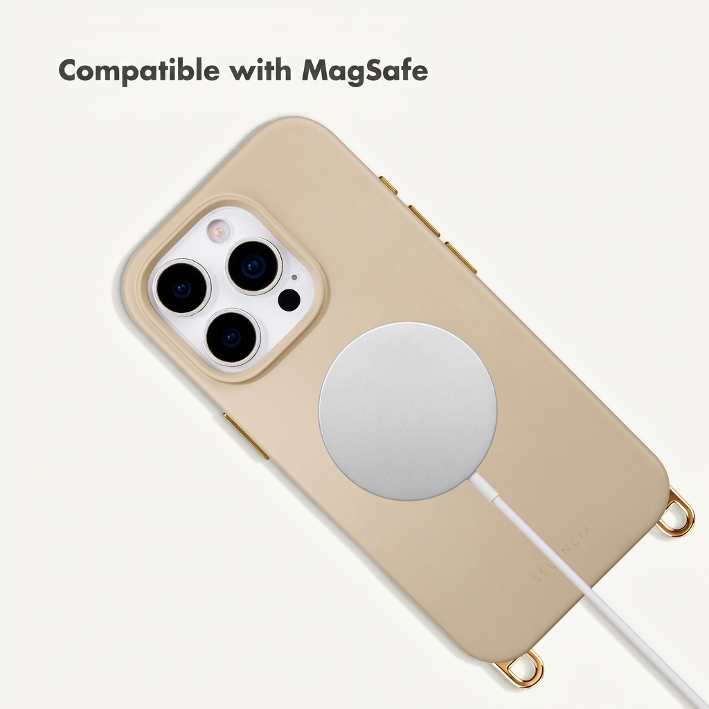 Una funda de smartphone beige con un cargador MagSafe conectado sobre fondo blanco.