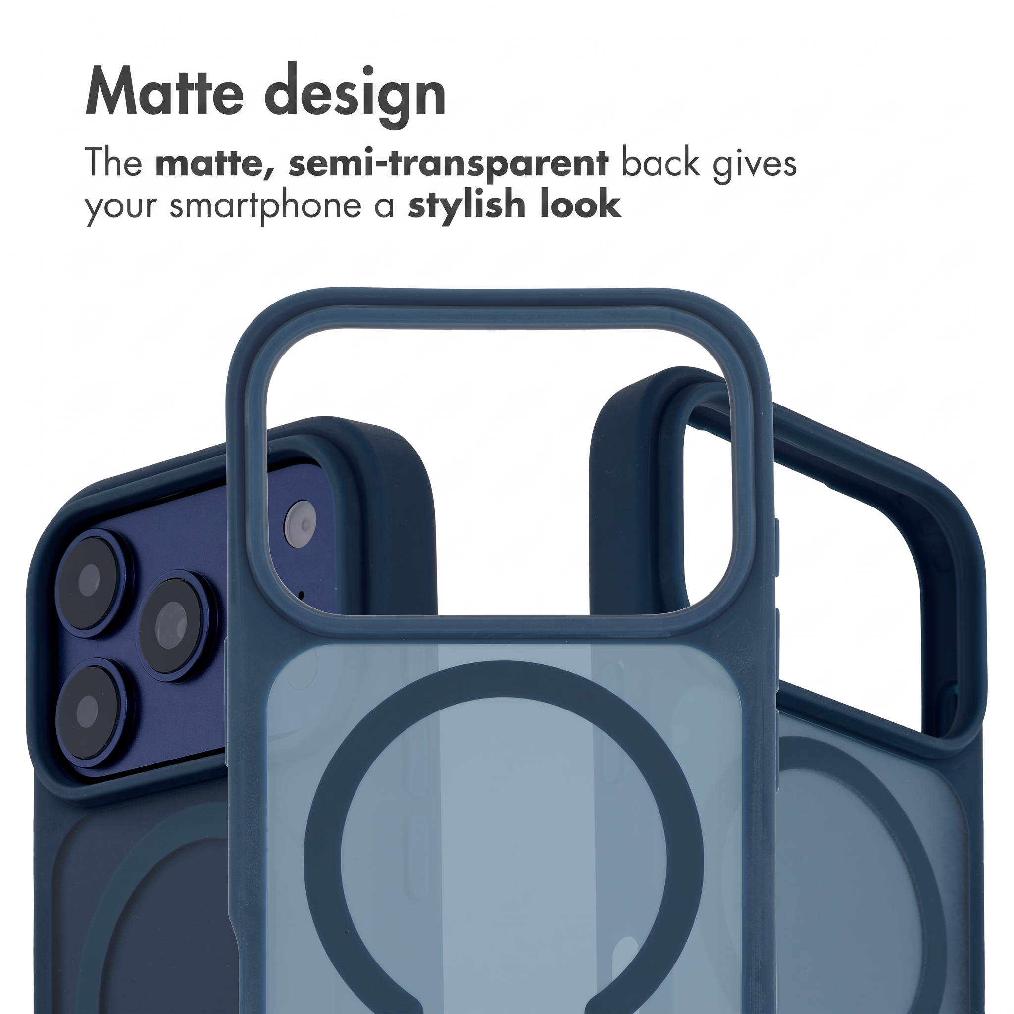Tre cover per smartphone blu scuro opache con retro semi-trasparente e anelli MagSafe su sfondo bianco.
