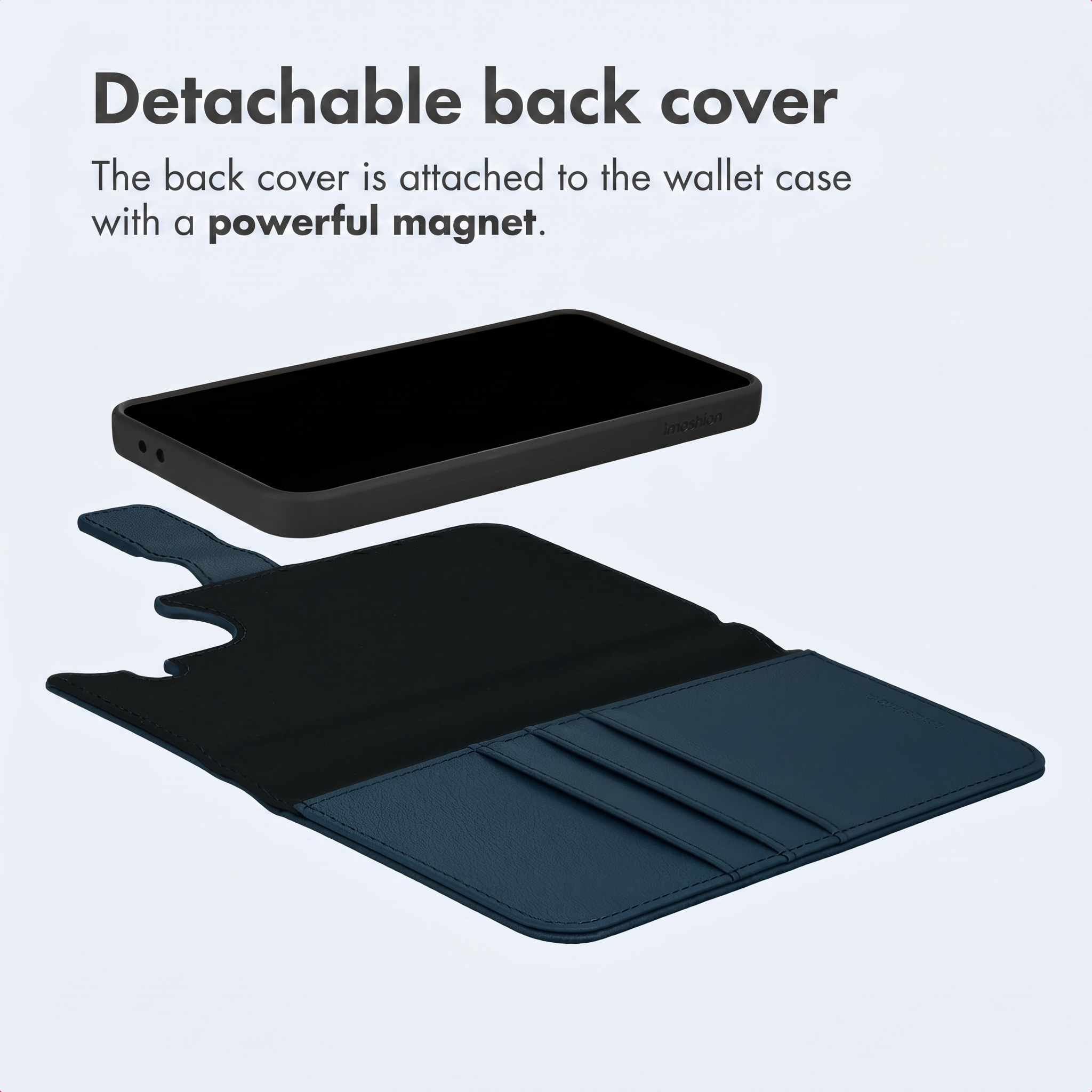 Un teléfono negro sobre una funda de cartera magnética azul con tarjeteros, sobre fondo claro.