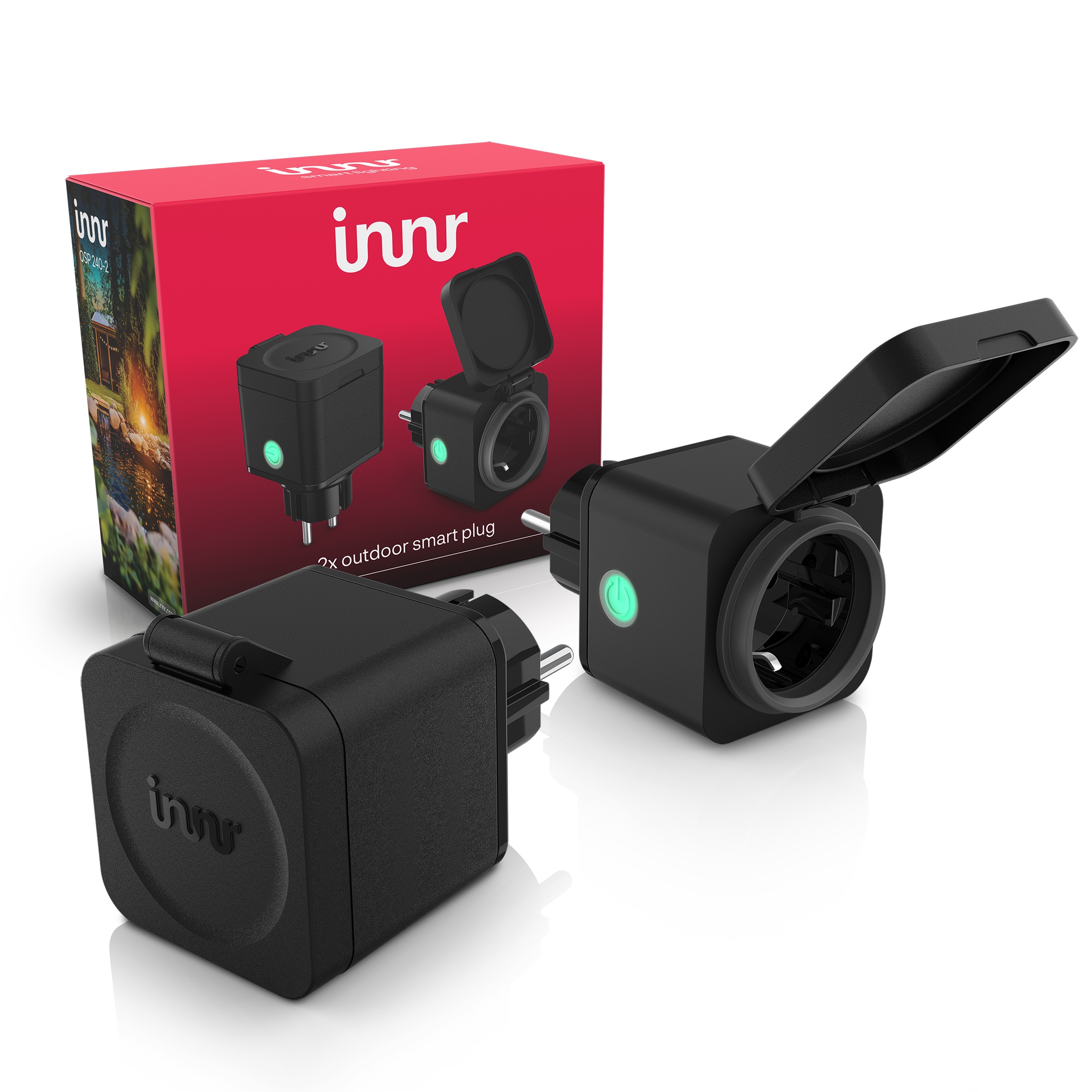 Twee zwarte outdoor smart plugs voor hun rode verpakking op een witte achtergrond.