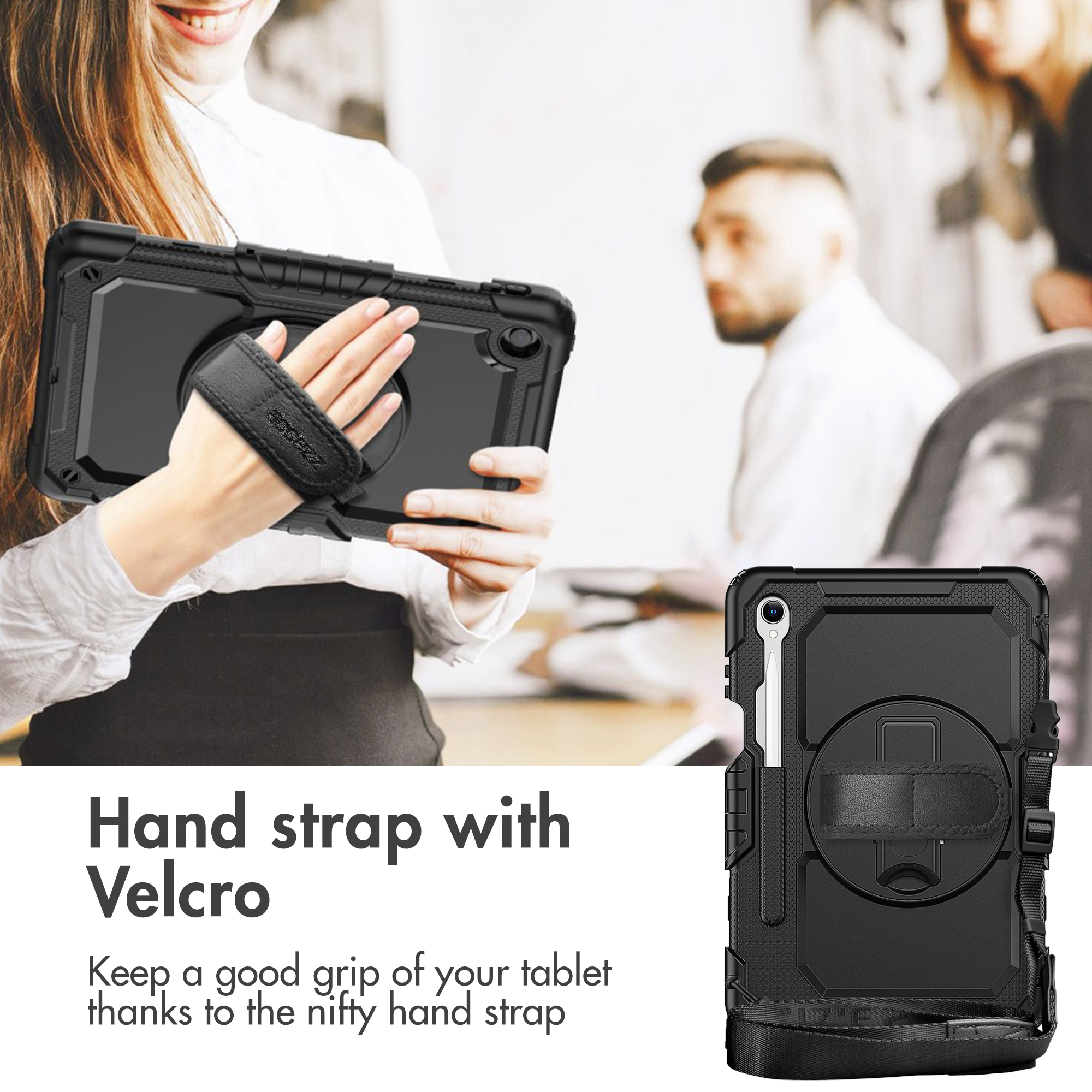 Une femme tient une tablette avec une sangle de main et un stylet, avec une personne au bureau en arrière-plan.