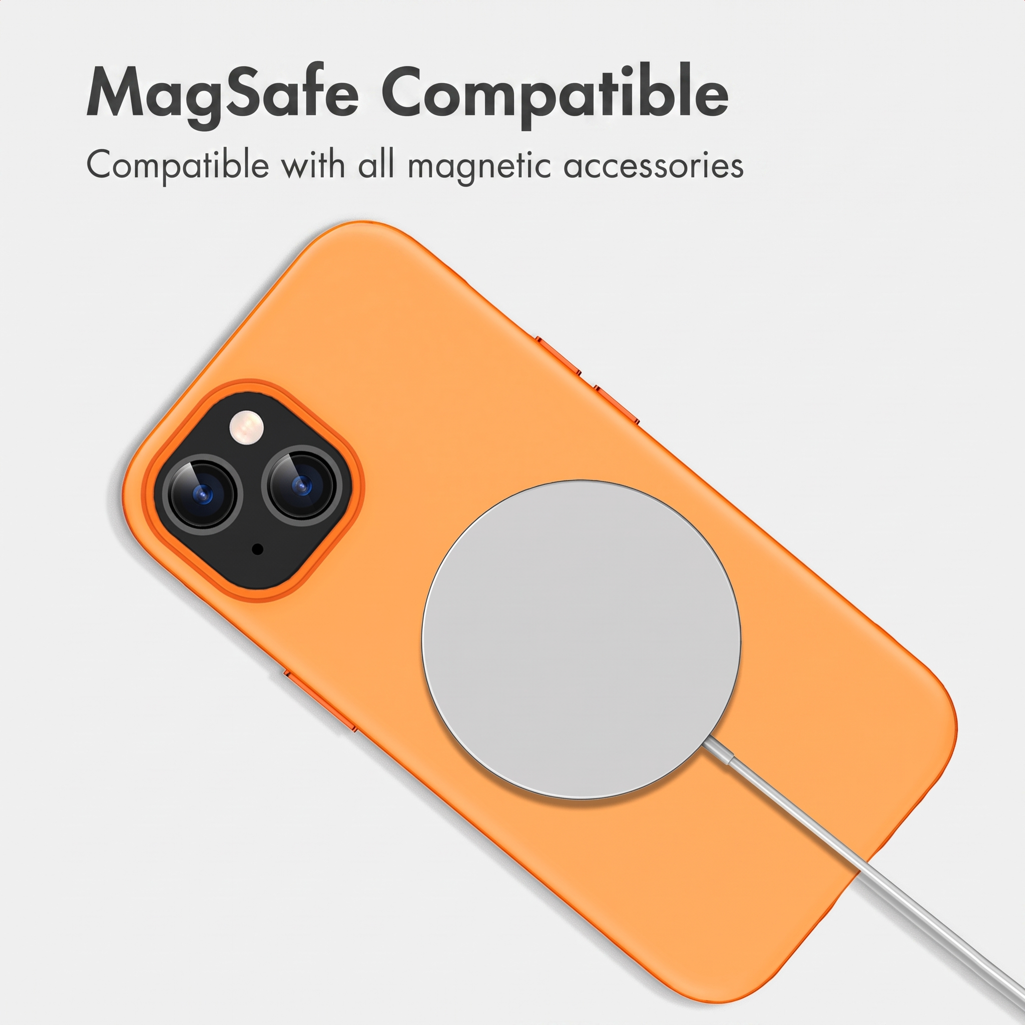 Een oranje smartphone met een ronde, zilveren MagSafe-oplader op de achterkant.