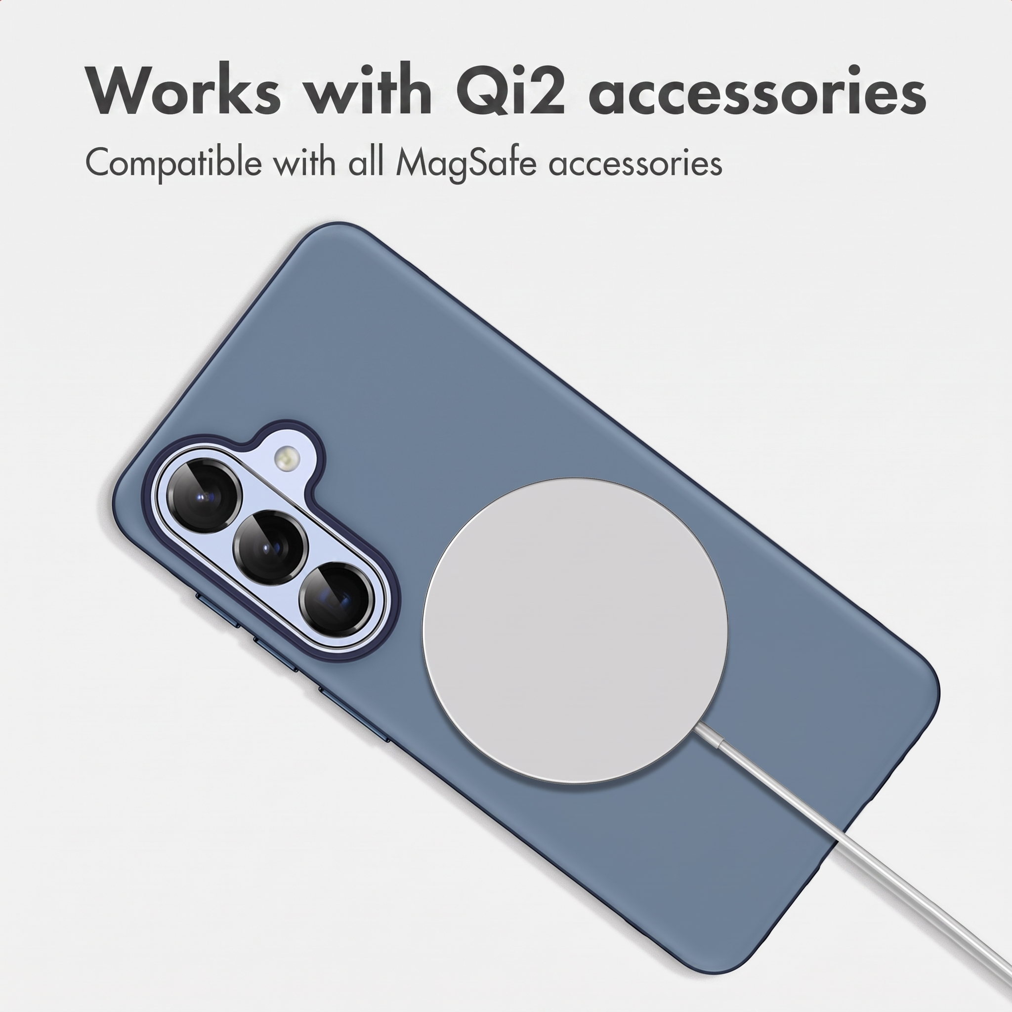 Blaue Smartphone-Hülle mit MagSafe-Ladegerät und dreifacher Kamera.