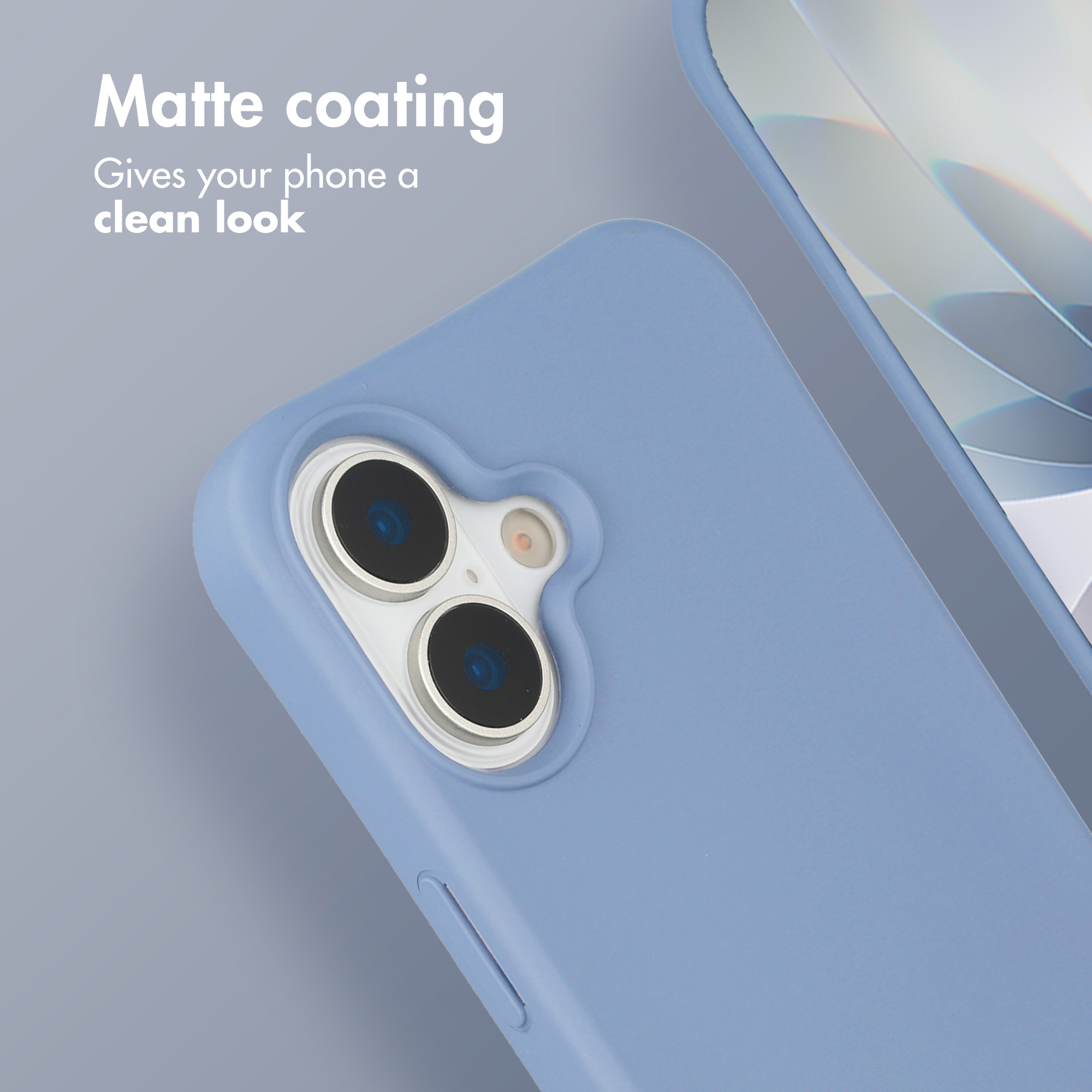 Custodia per telefono blu opaco con ritaglio per fotocamera e testo. Un secondo telefono è parzialmente visibile.