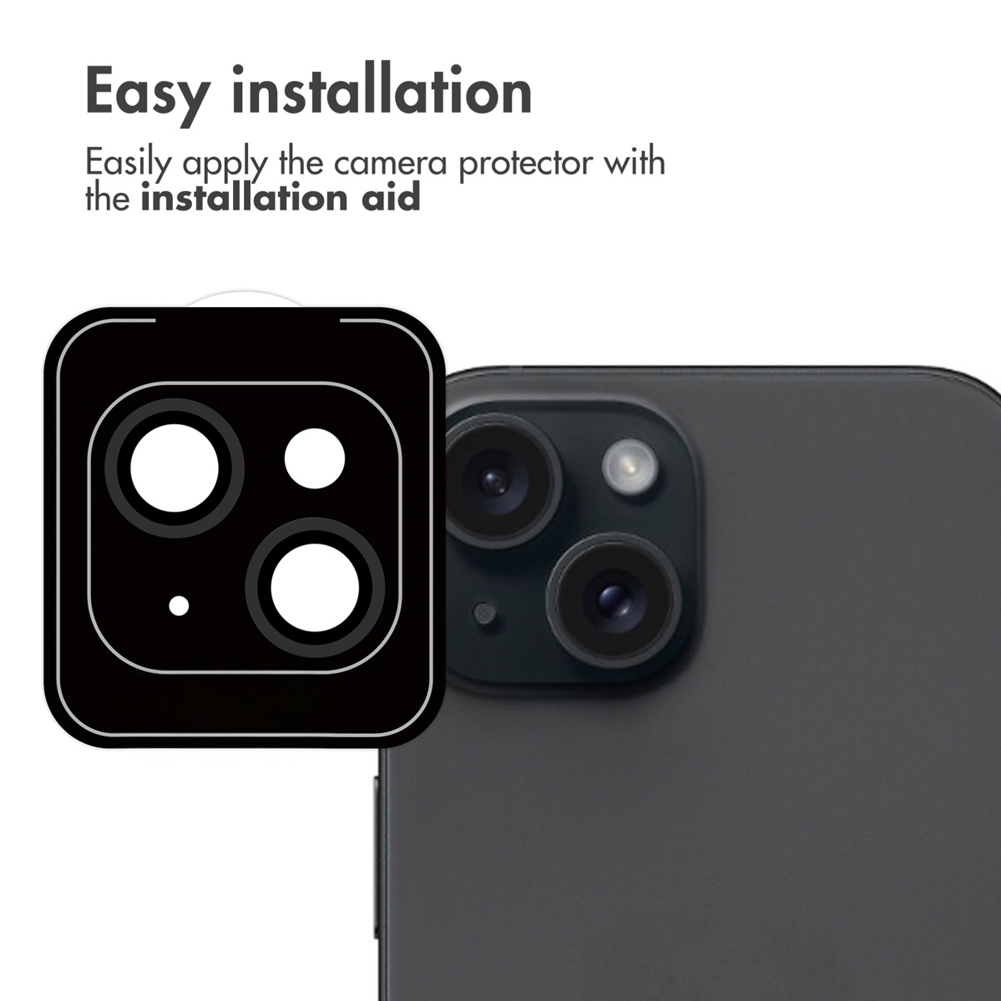 Een zwarte camerabeschermer sluit aan op de cameramodule van een smartphone, met tekst over installatie.