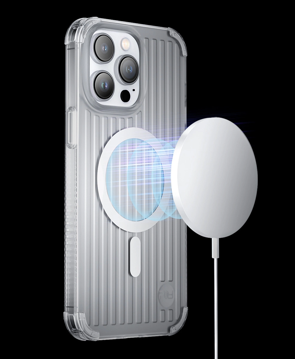 Uno smartphone in una custodia protettiva scanalata viene caricato in modalità wireless.