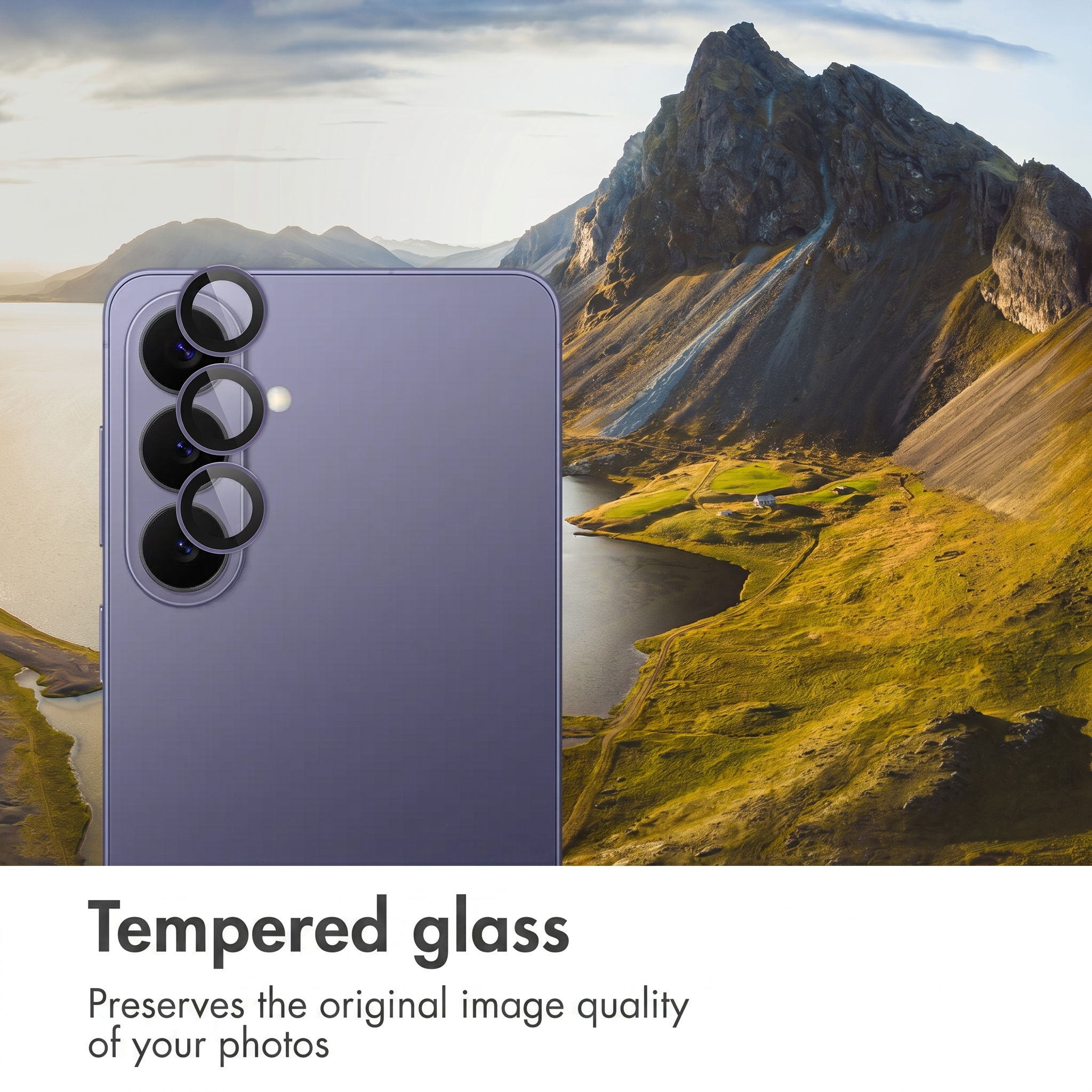 Retro di uno smartphone viola su sfondo paesaggistico di montagna e lago, con protezioni per fotocamera in vetro.