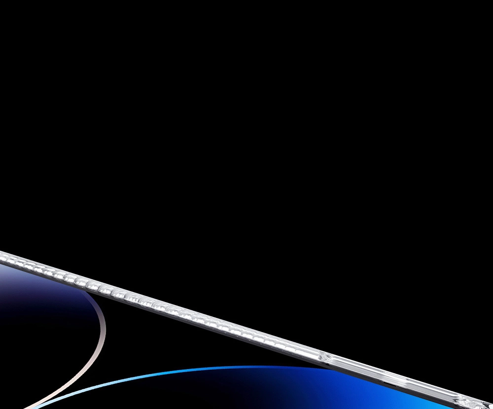 Una barra diagonale e testurizzata separa un display blu da uno sfondo nero.