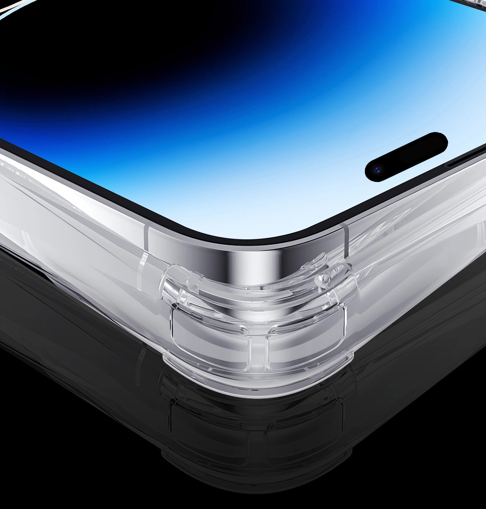 Primo piano di uno smartphone in una custodia protettiva trasparente su sfondo nero.