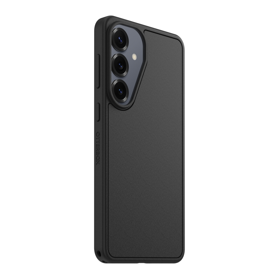 Une coque de protection noire OtterBox, vue de dos avec une découpe pour triple appareil photo.