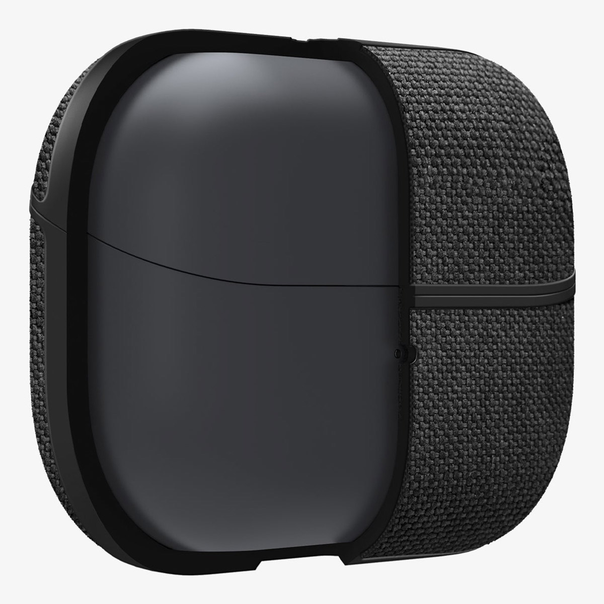 Una custodia di ricarica nera per auricolari wireless con parte anteriore liscia e tessuto testurizzato ai lati.